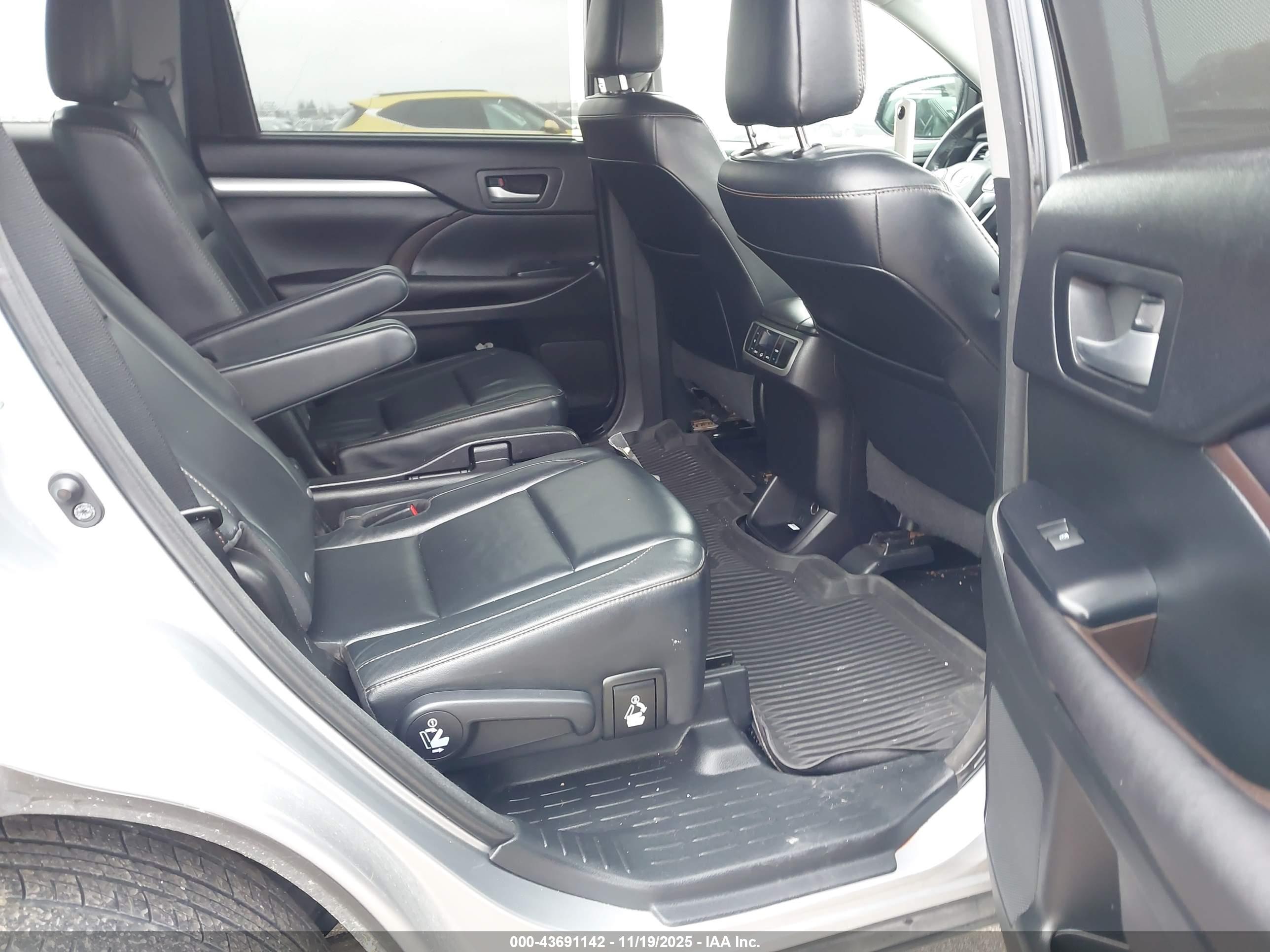TOYOTA HIGHLANDER image 8