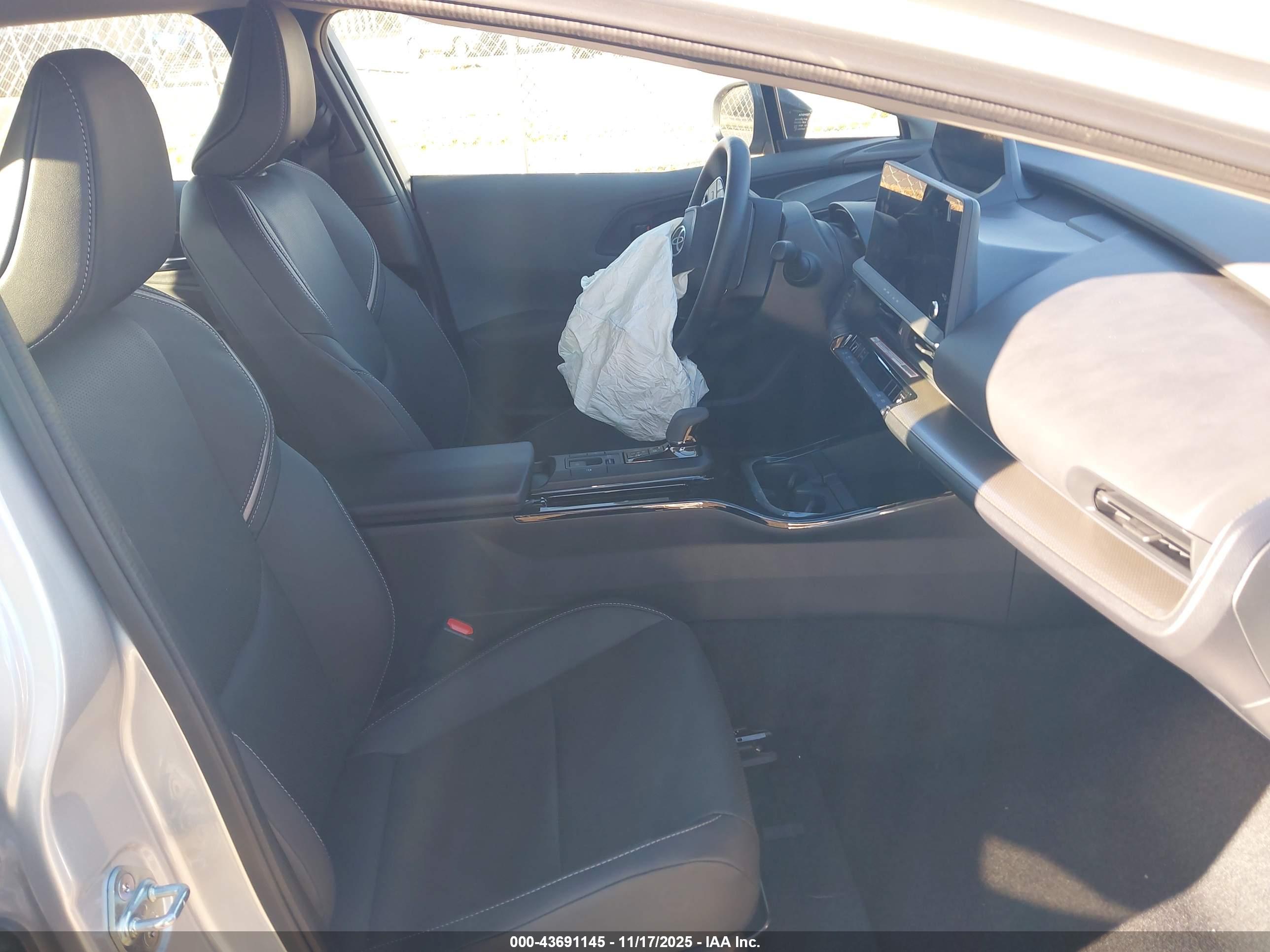 TOYOTA PRIUS image 5