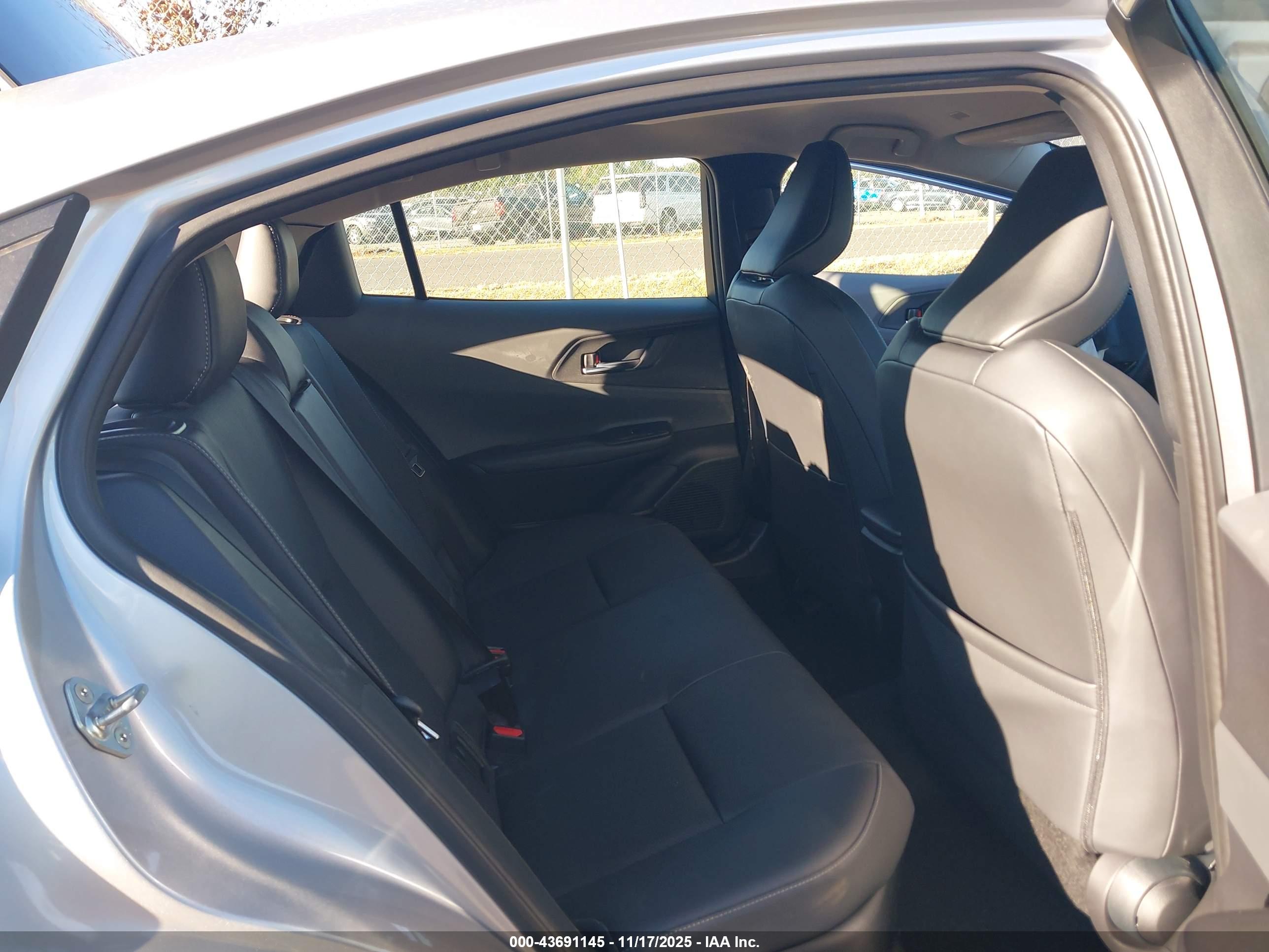TOYOTA PRIUS image 8