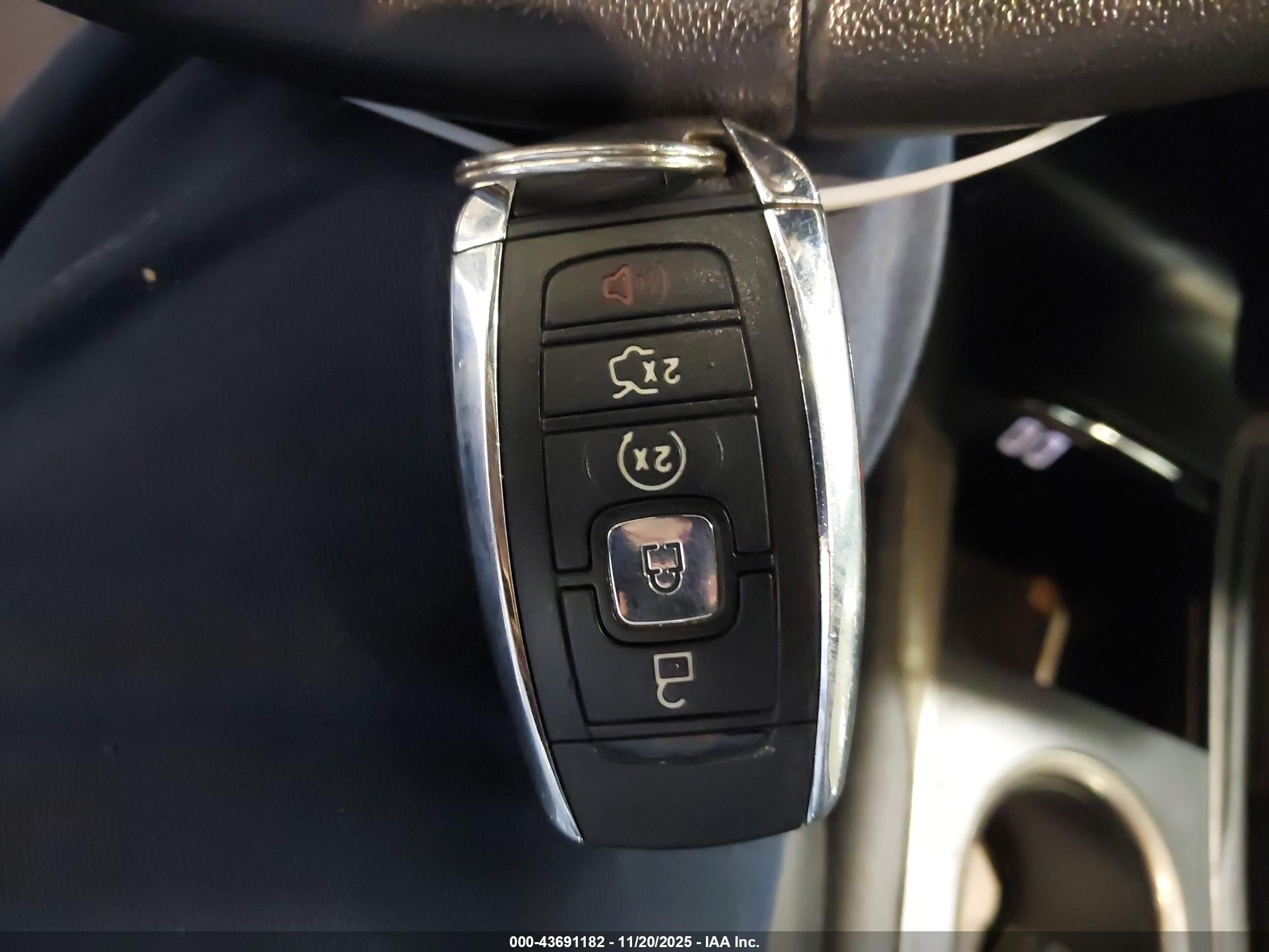 LINCOLN MKC image 11