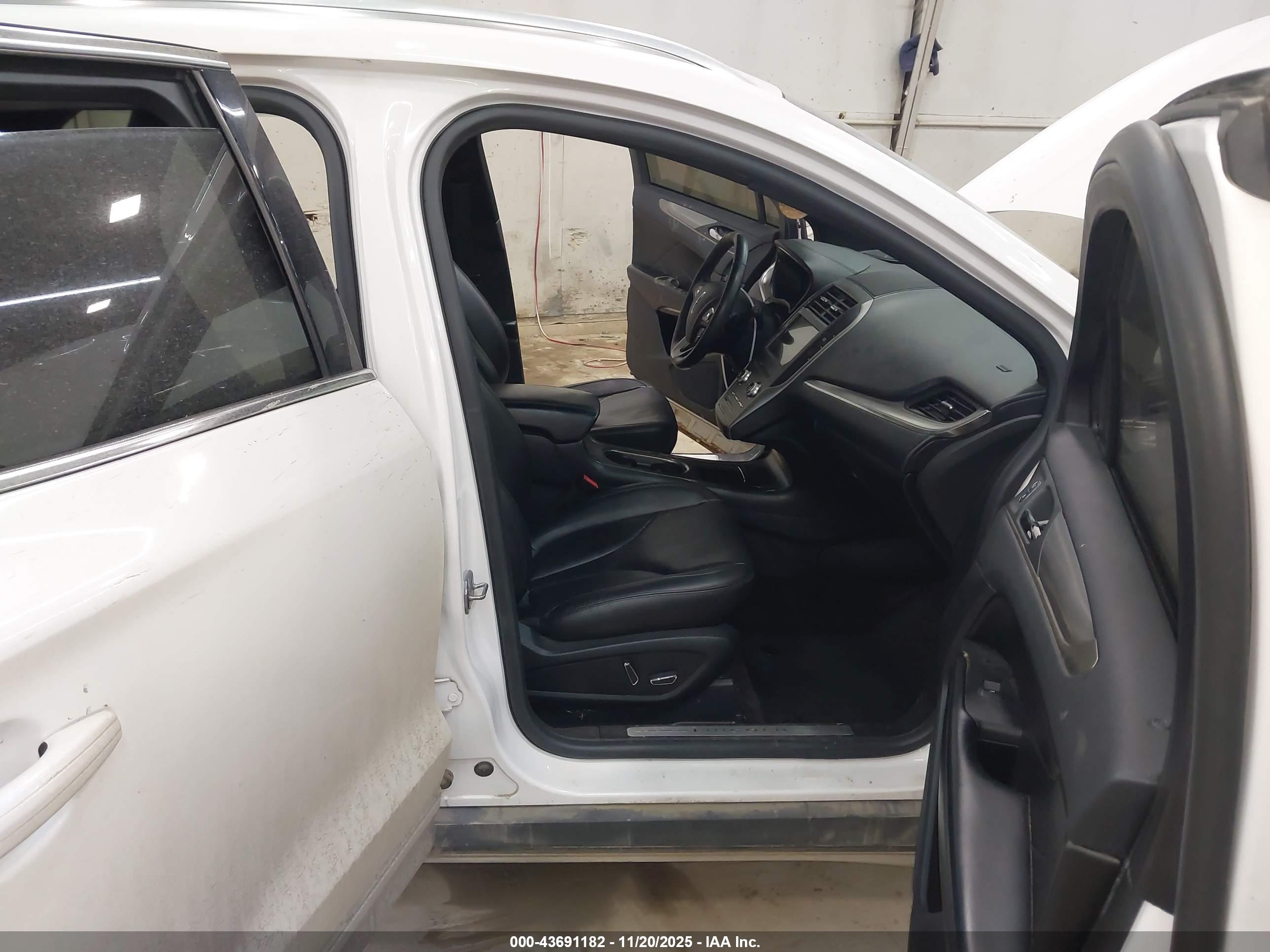 LINCOLN MKC image 5