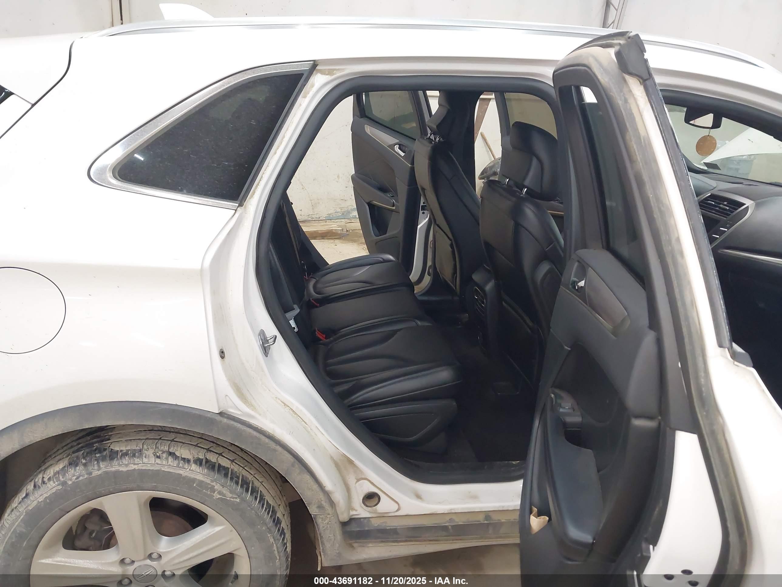 LINCOLN MKC image 8