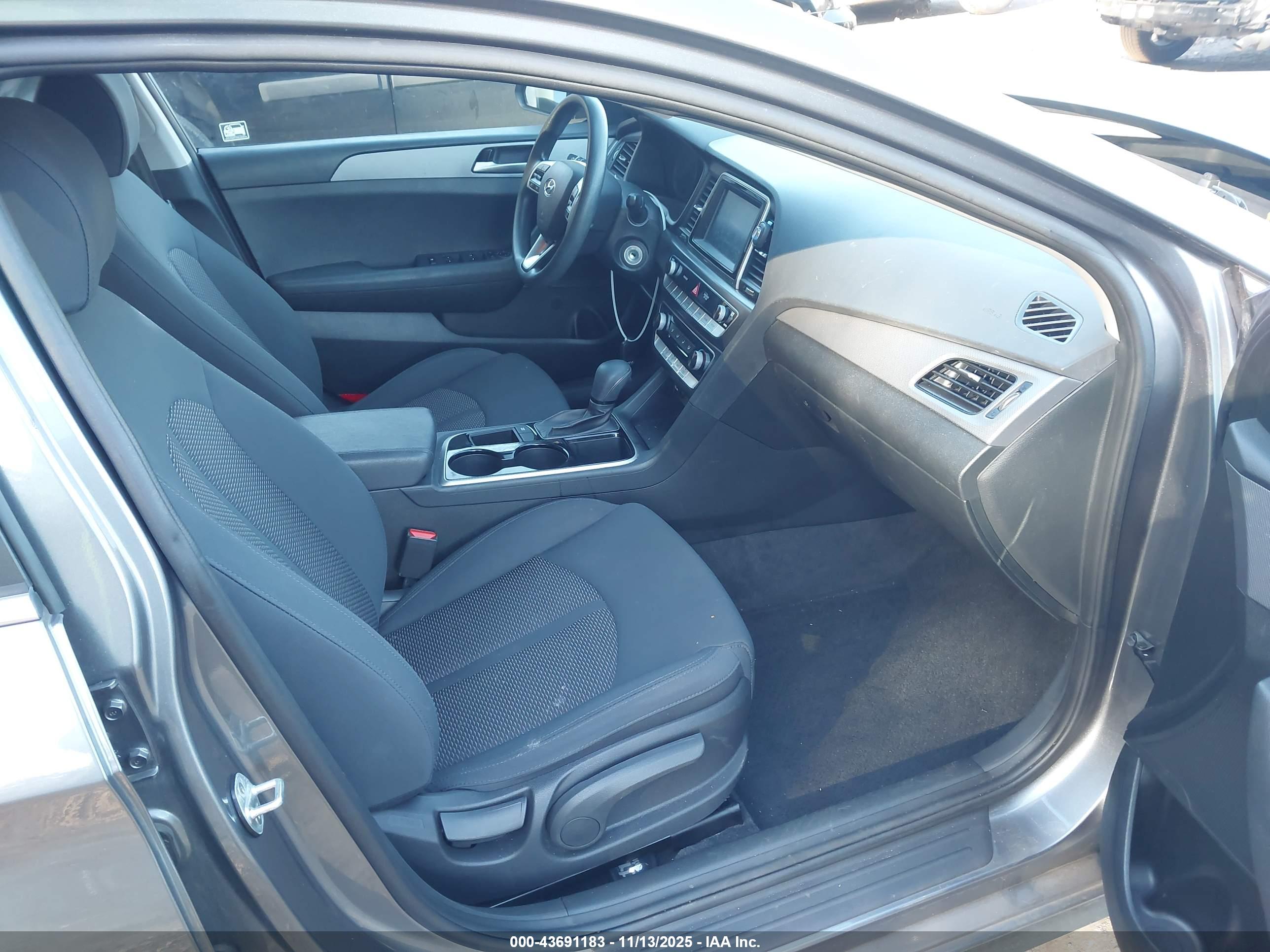 HYUNDAI SONATA image 5