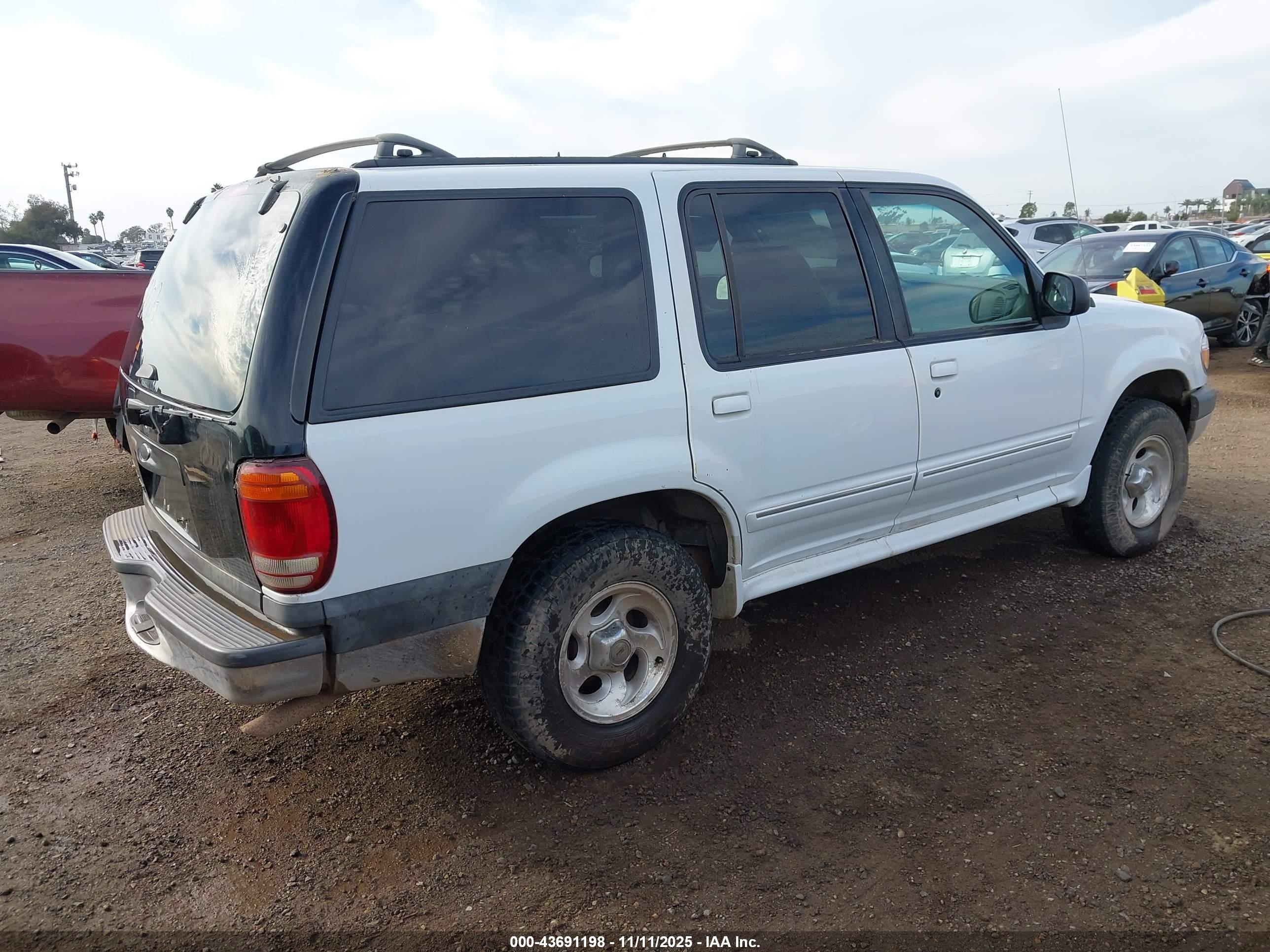 FORD EXPLORER image 4