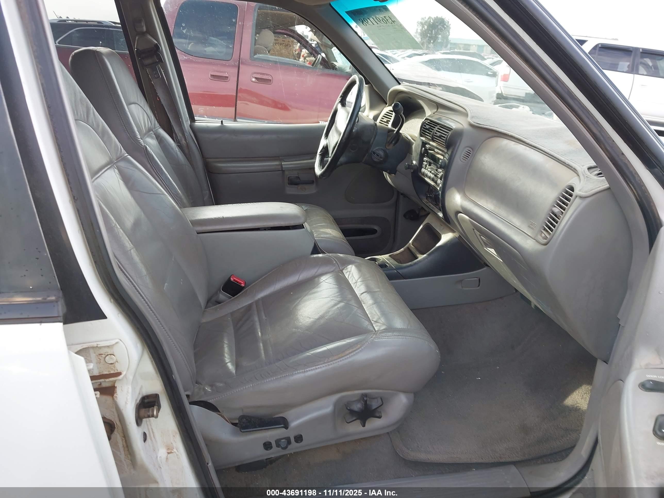 FORD EXPLORER image 5