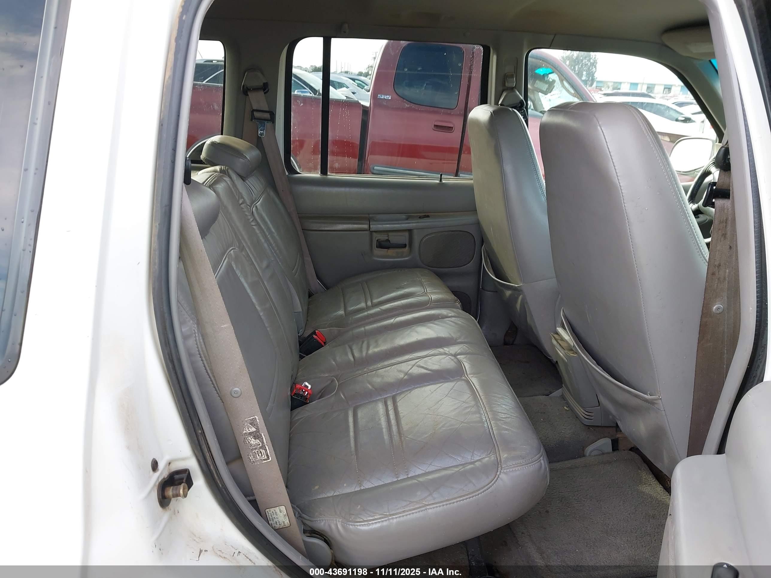 FORD EXPLORER image 8