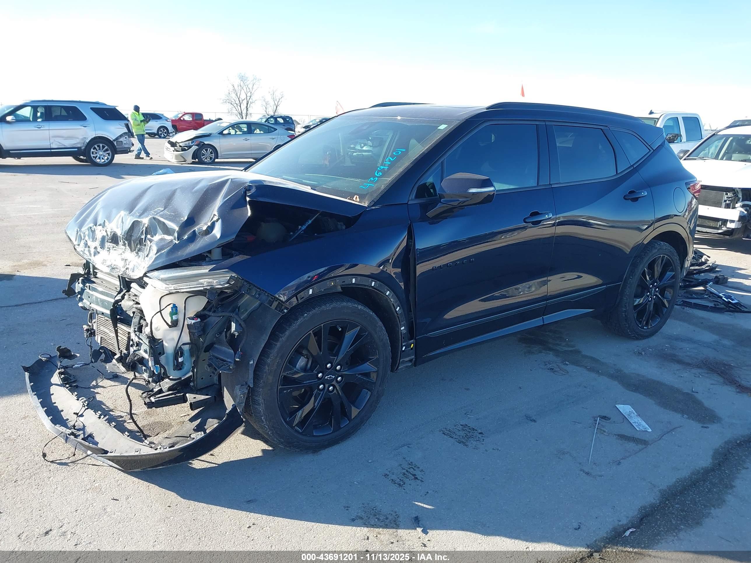 CHEVROLET BLAZER image 2