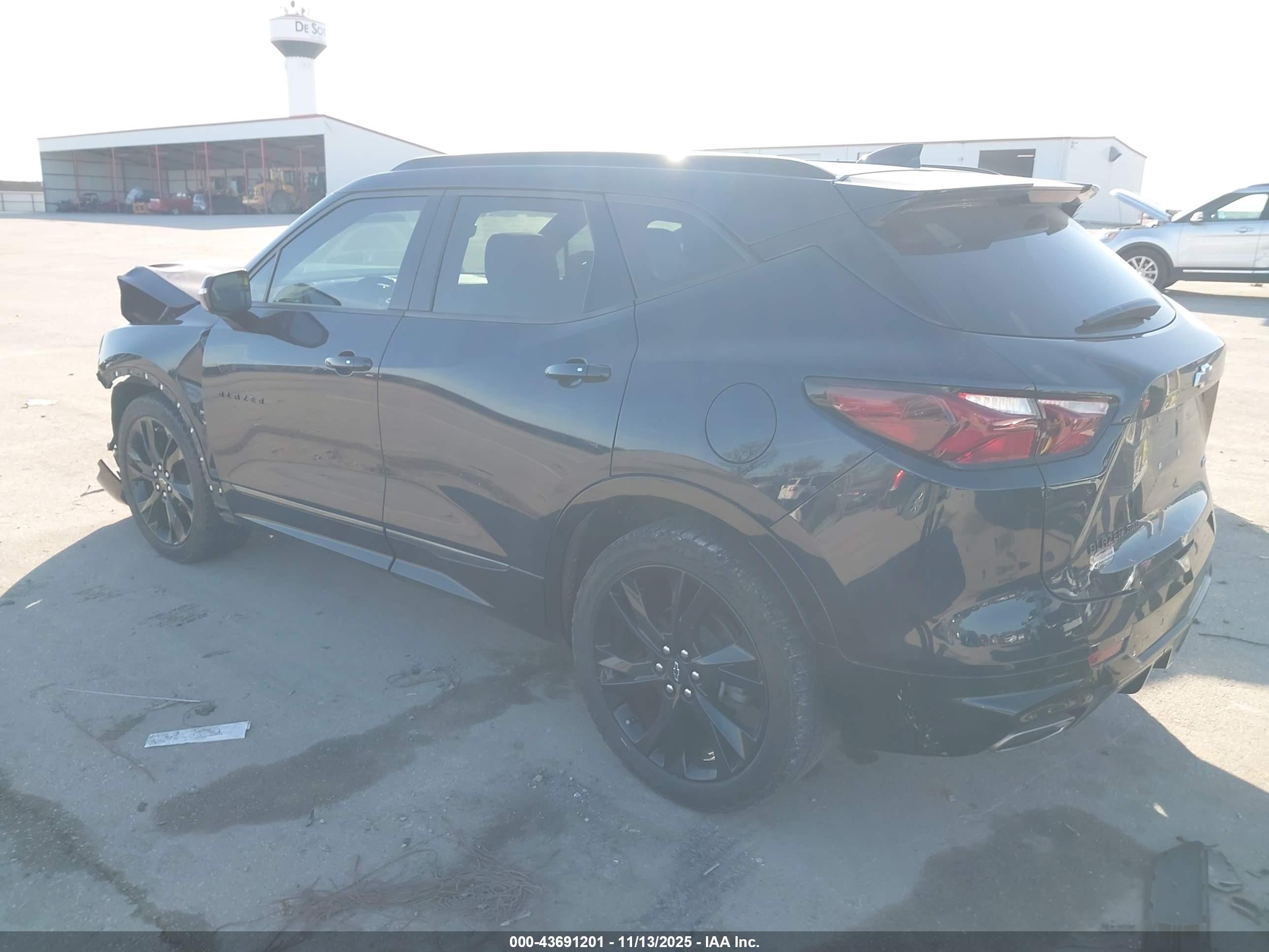 CHEVROLET BLAZER image 3