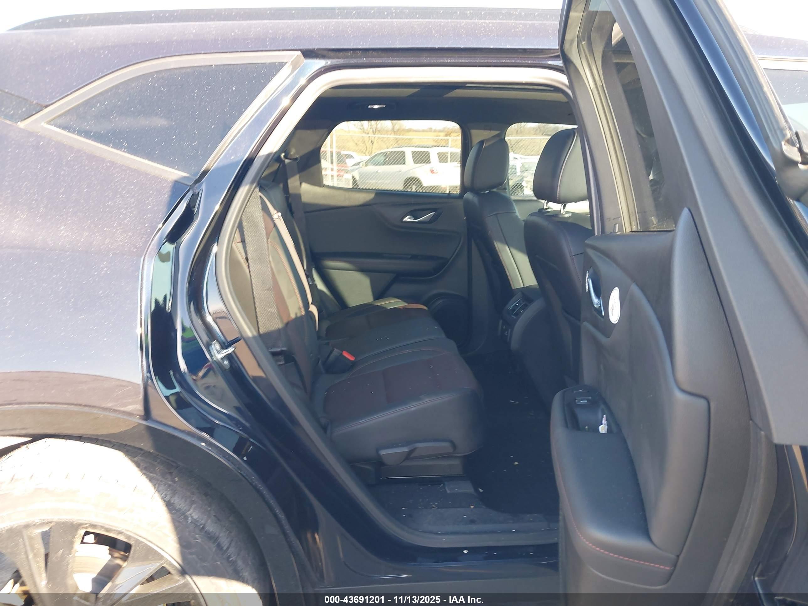 CHEVROLET BLAZER image 8