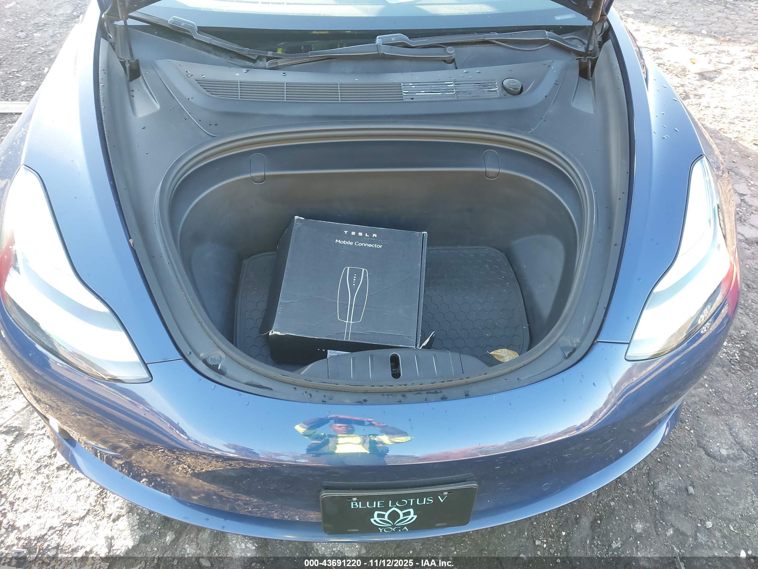 TESLA MODEL image 10