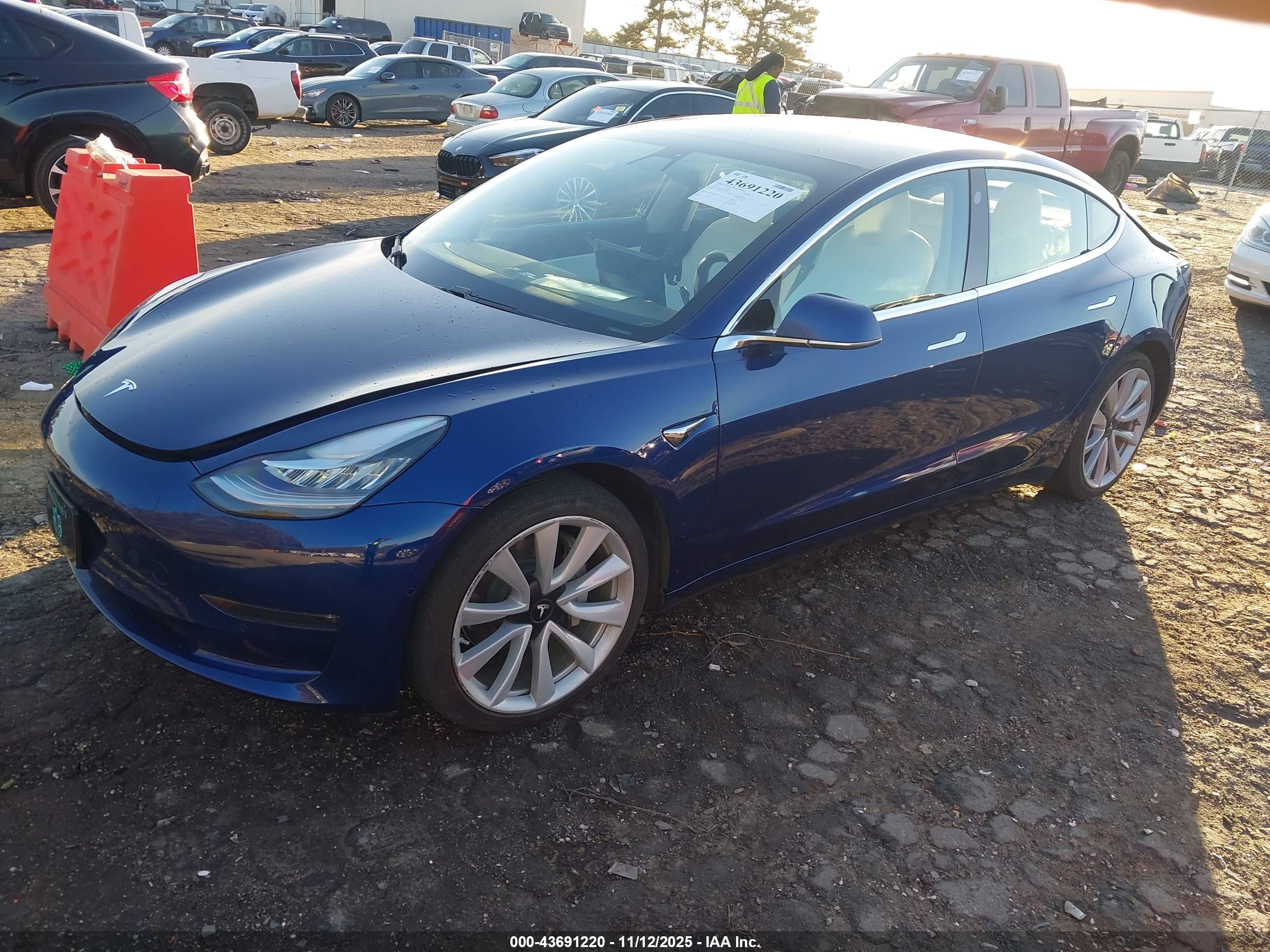 TESLA MODEL image 2
