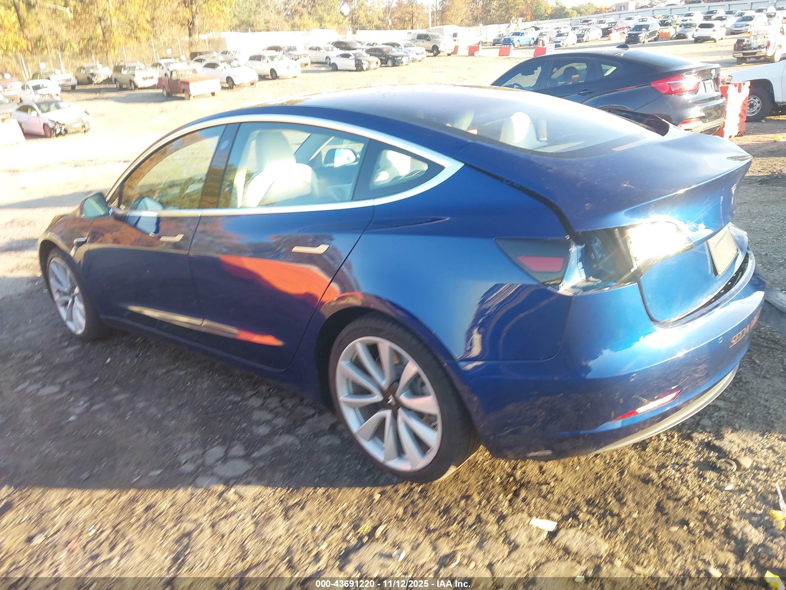 TESLA MODEL image 3