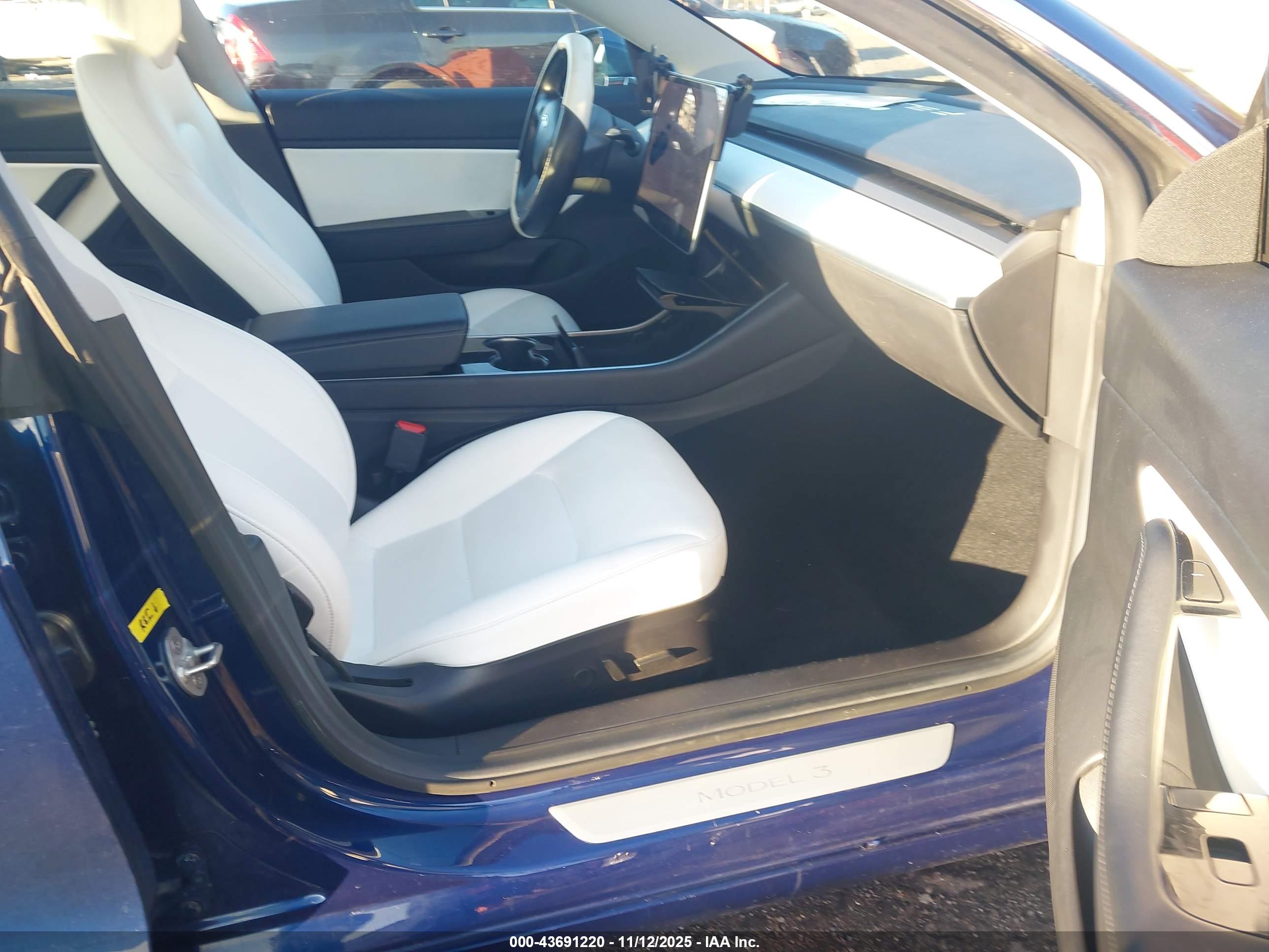 TESLA MODEL image 5