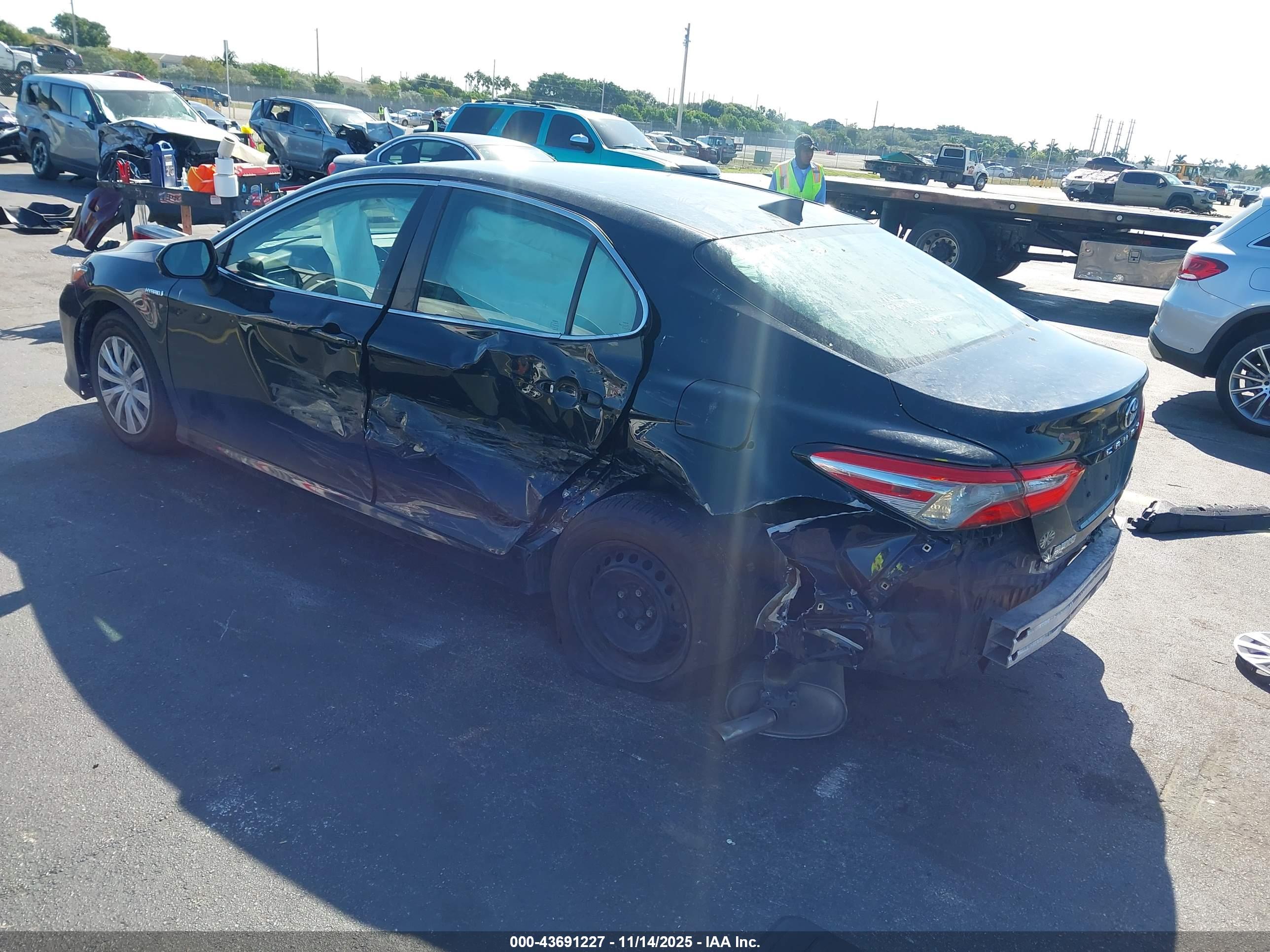 TOYOTA CAMRY image 3