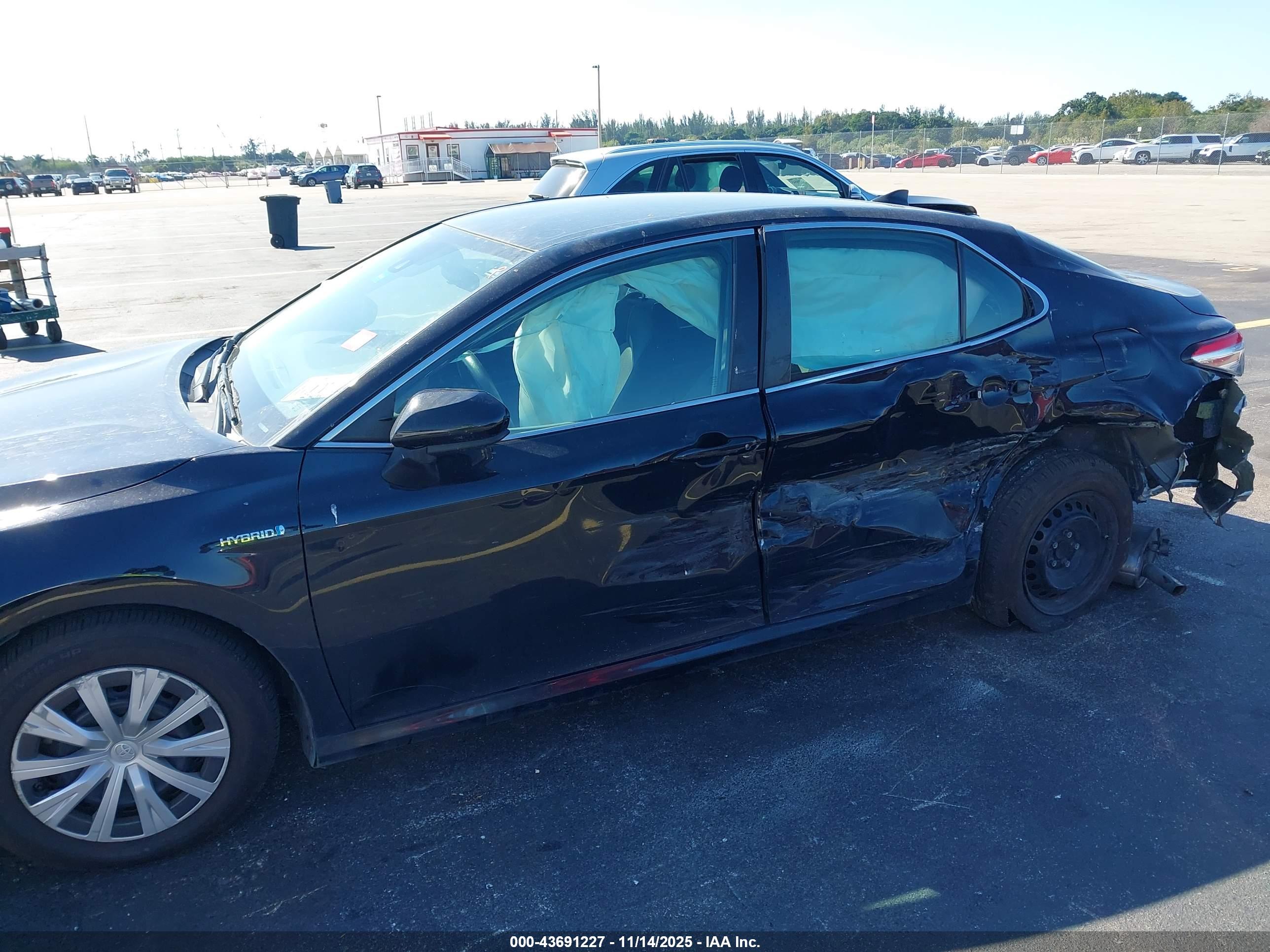 TOYOTA CAMRY image 6