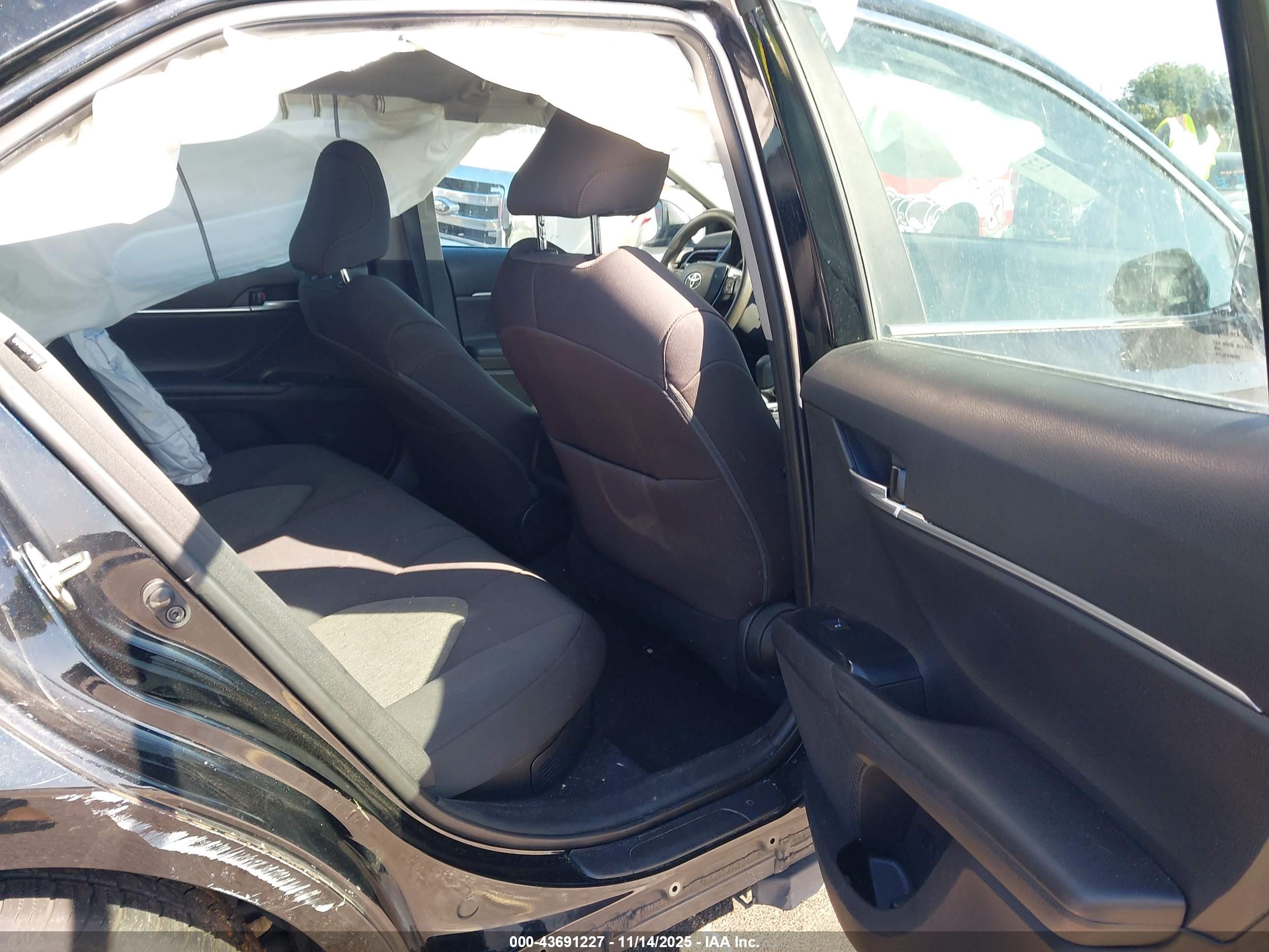 TOYOTA CAMRY image 8