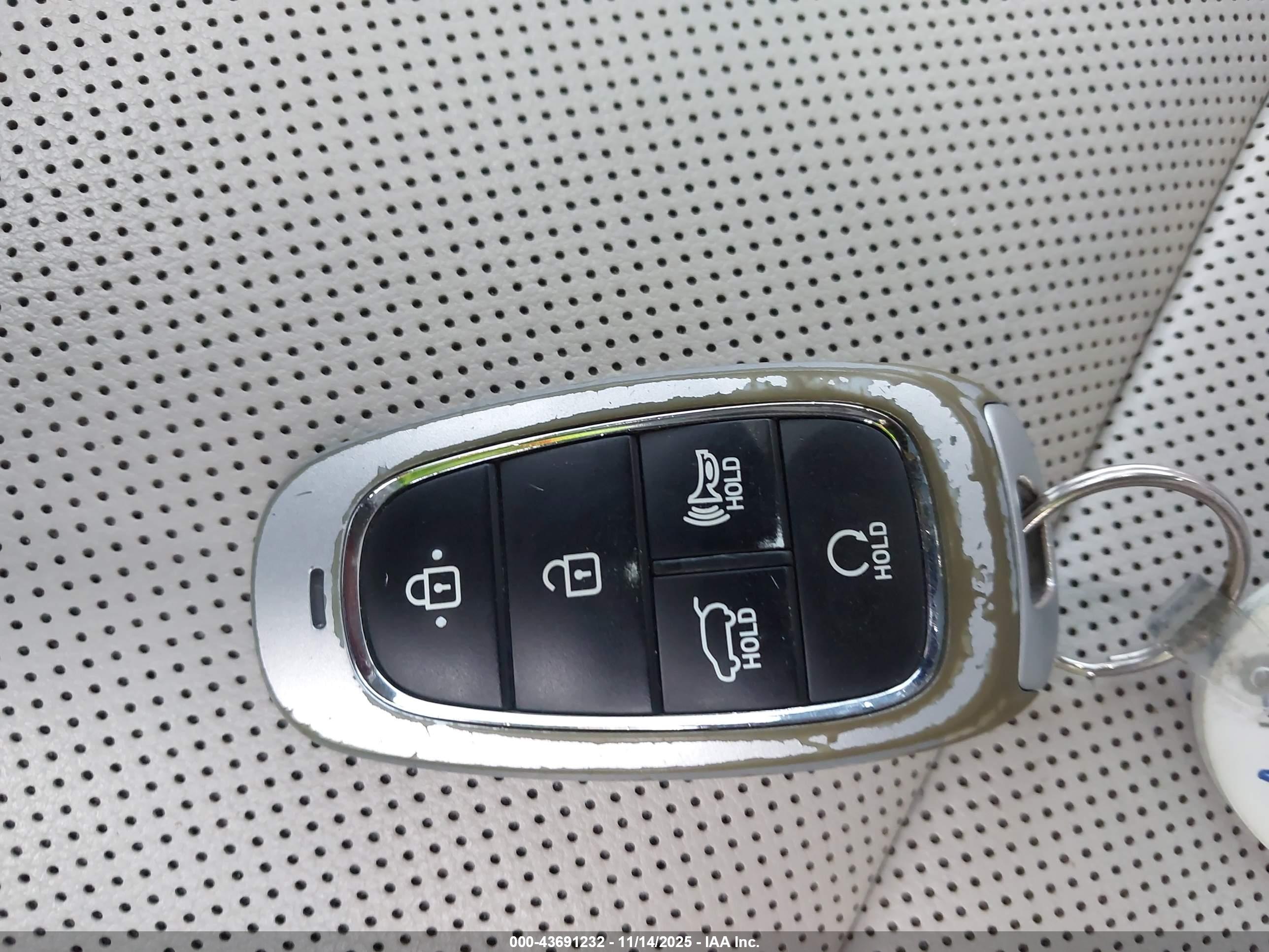 HYUNDAI TUCSON image 11