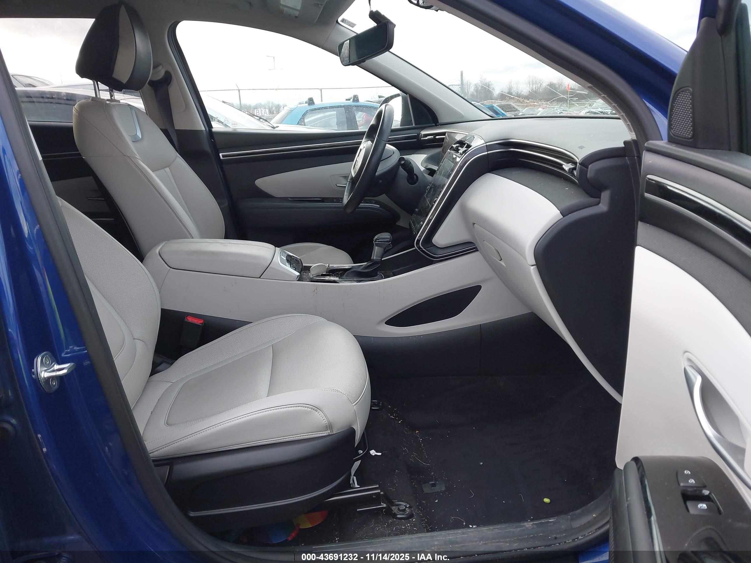 HYUNDAI TUCSON image 5