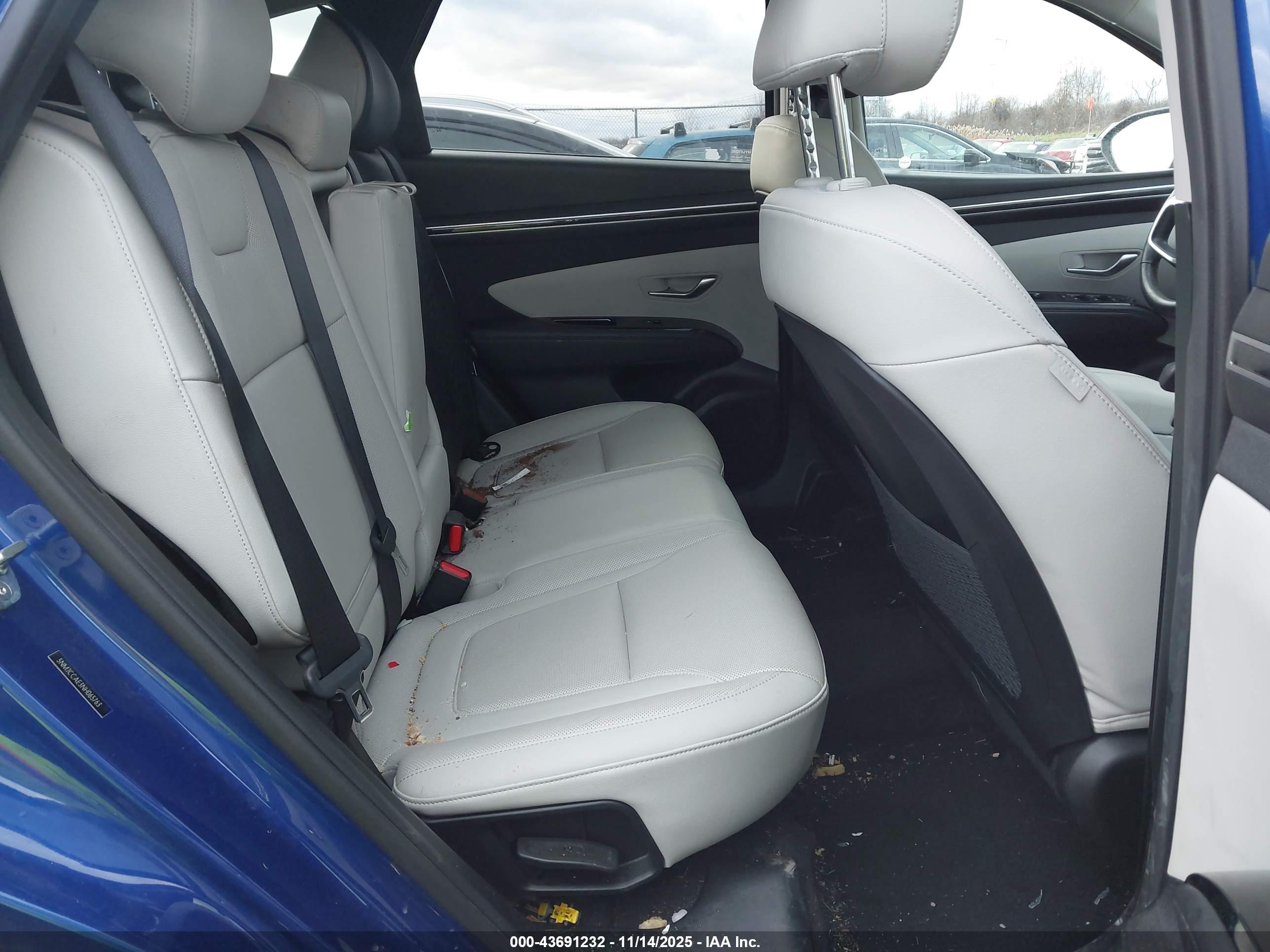 HYUNDAI TUCSON image 8