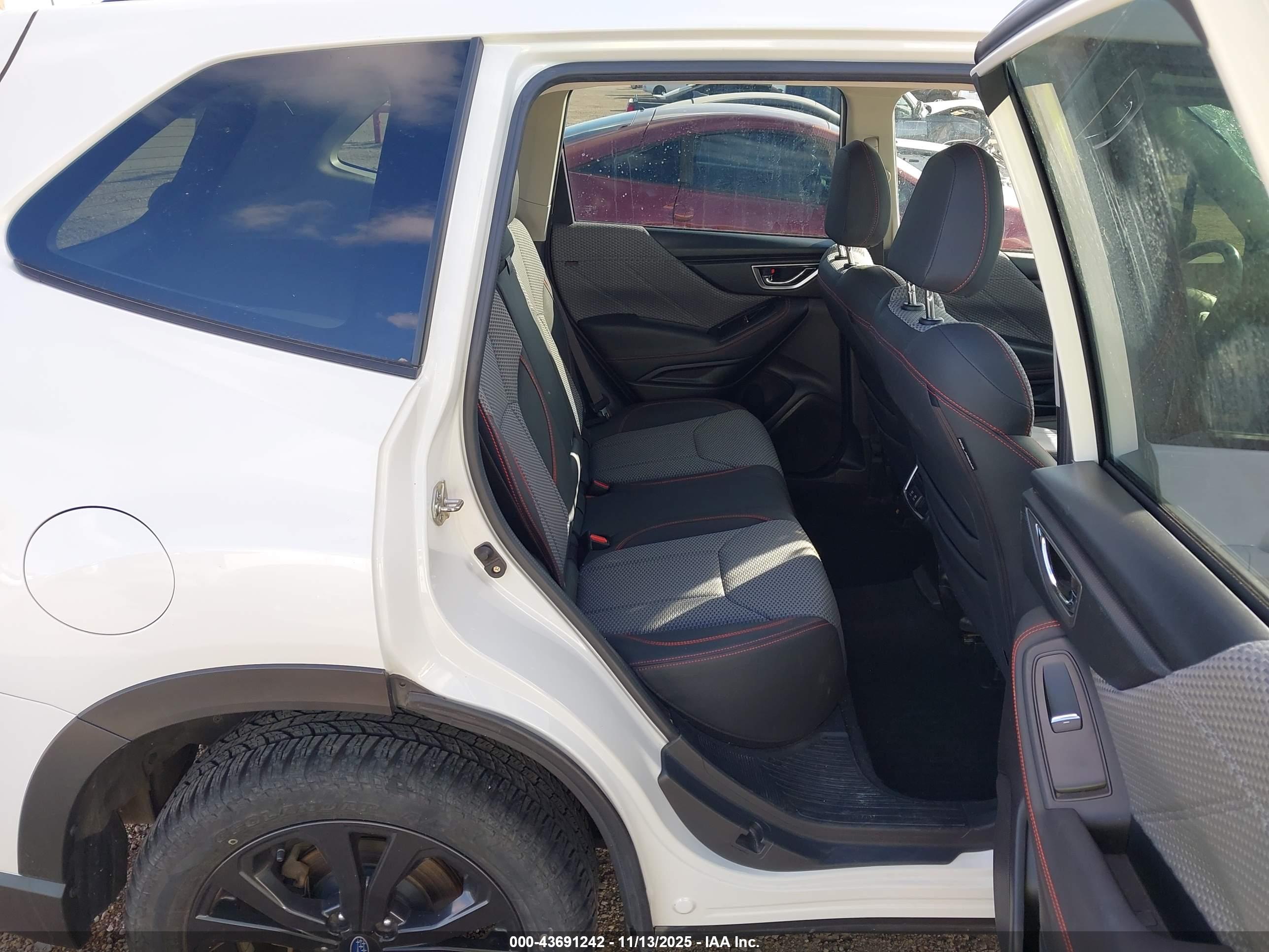 SUBARU FORESTER image 8