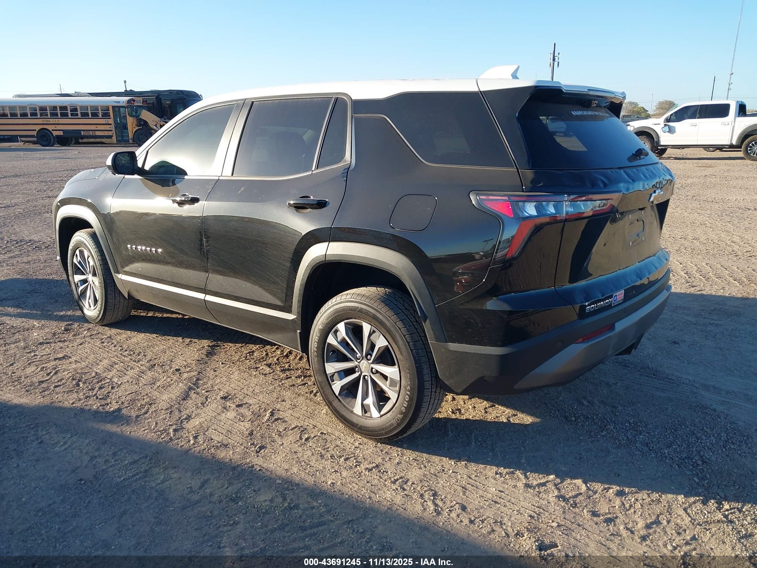 CHEVROLET EQUINOX image 3