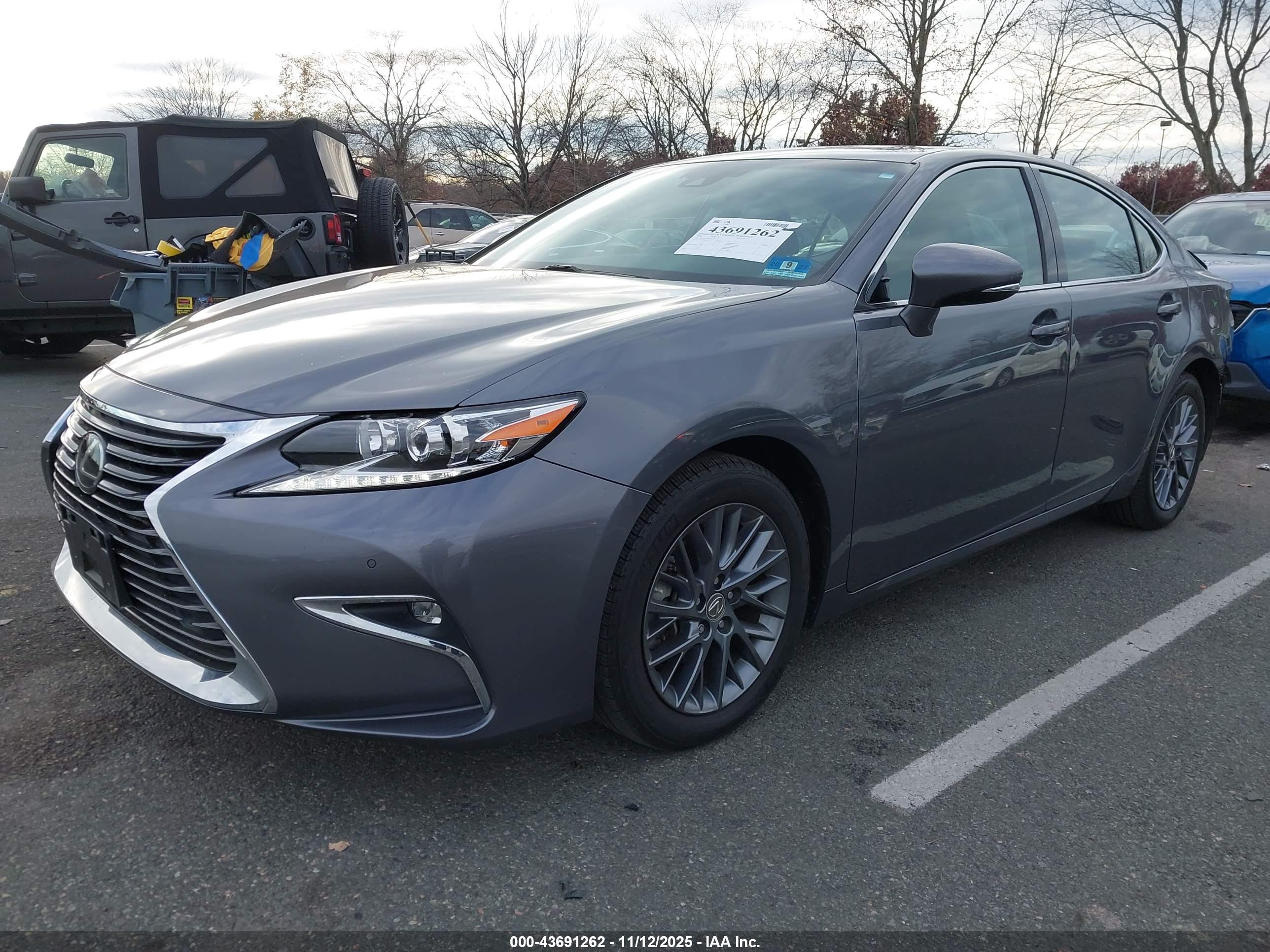 LEXUS ES image 2