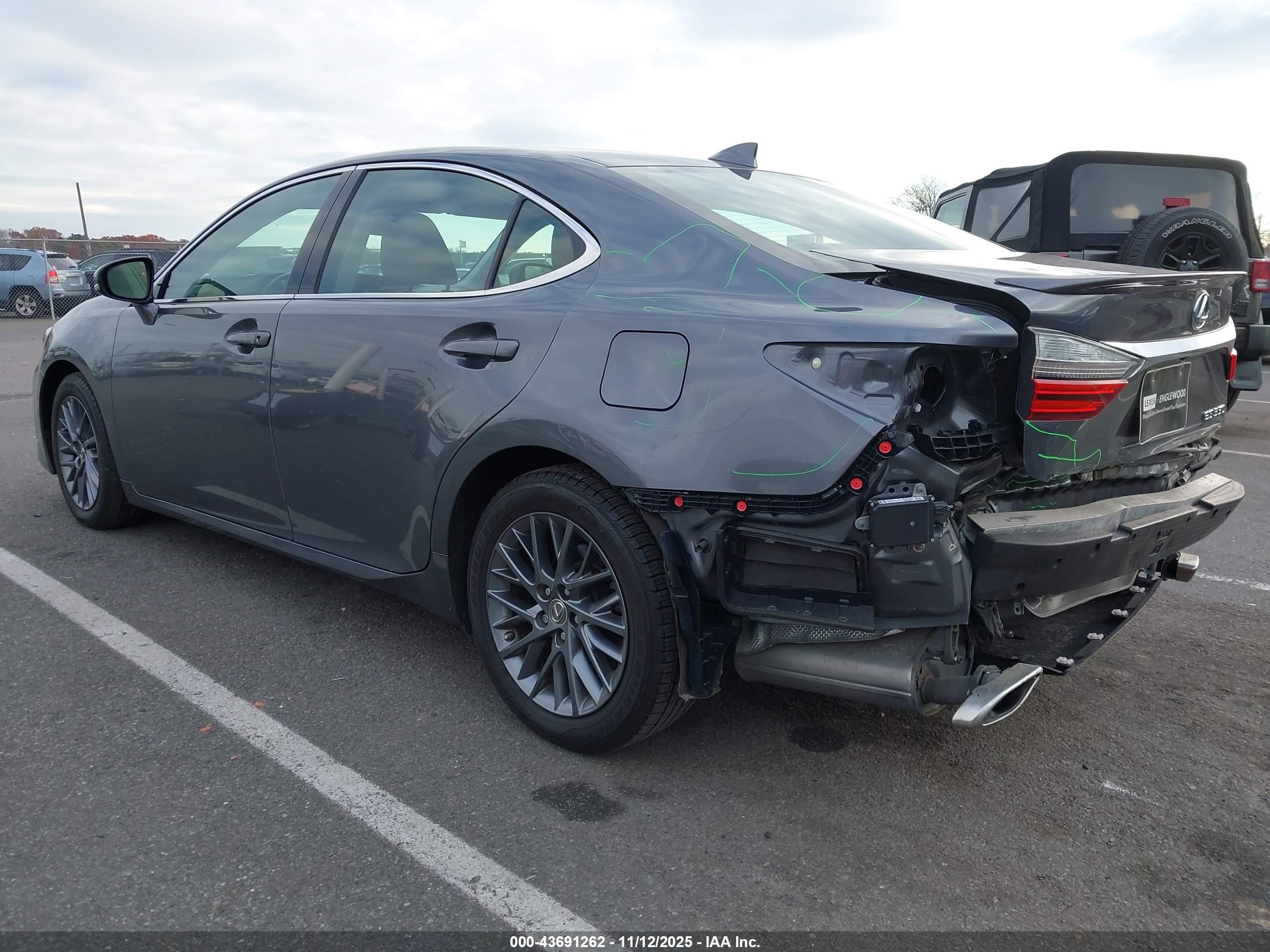 LEXUS ES image 3