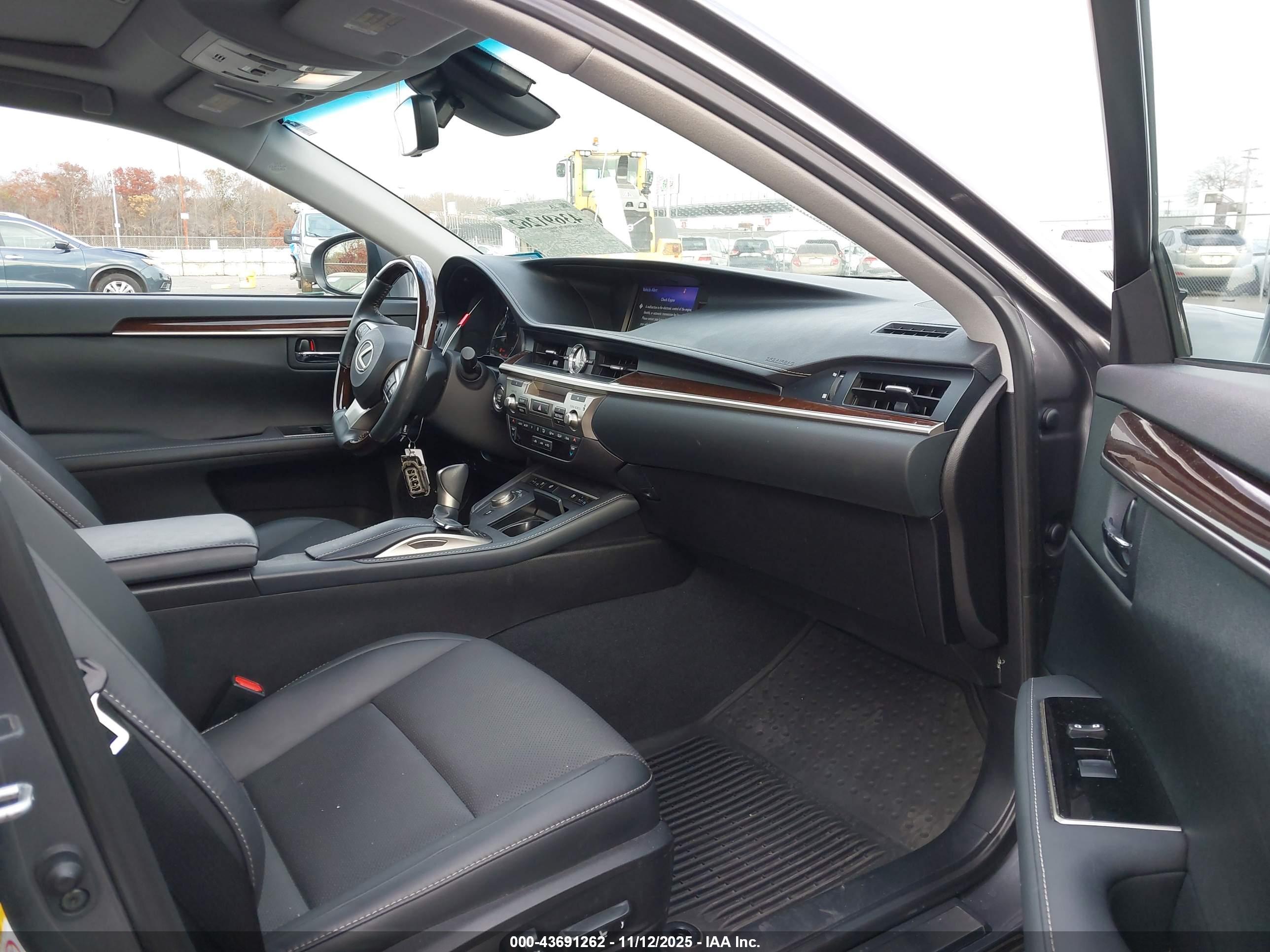 LEXUS ES image 5
