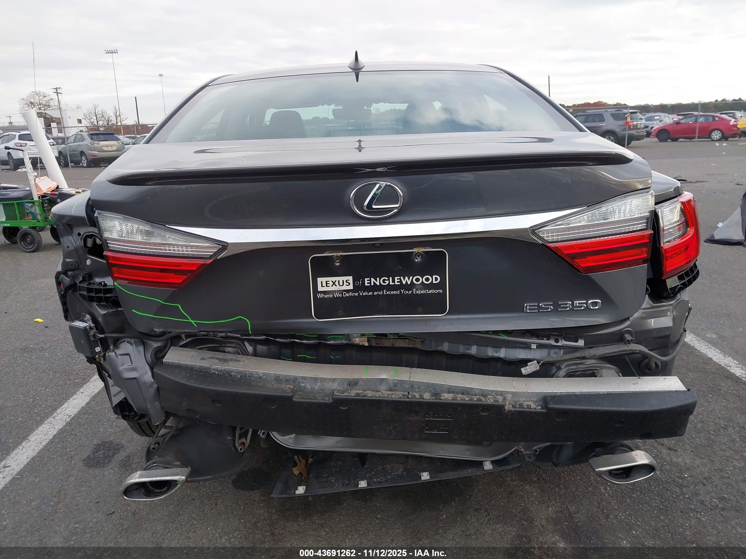 LEXUS ES image 6