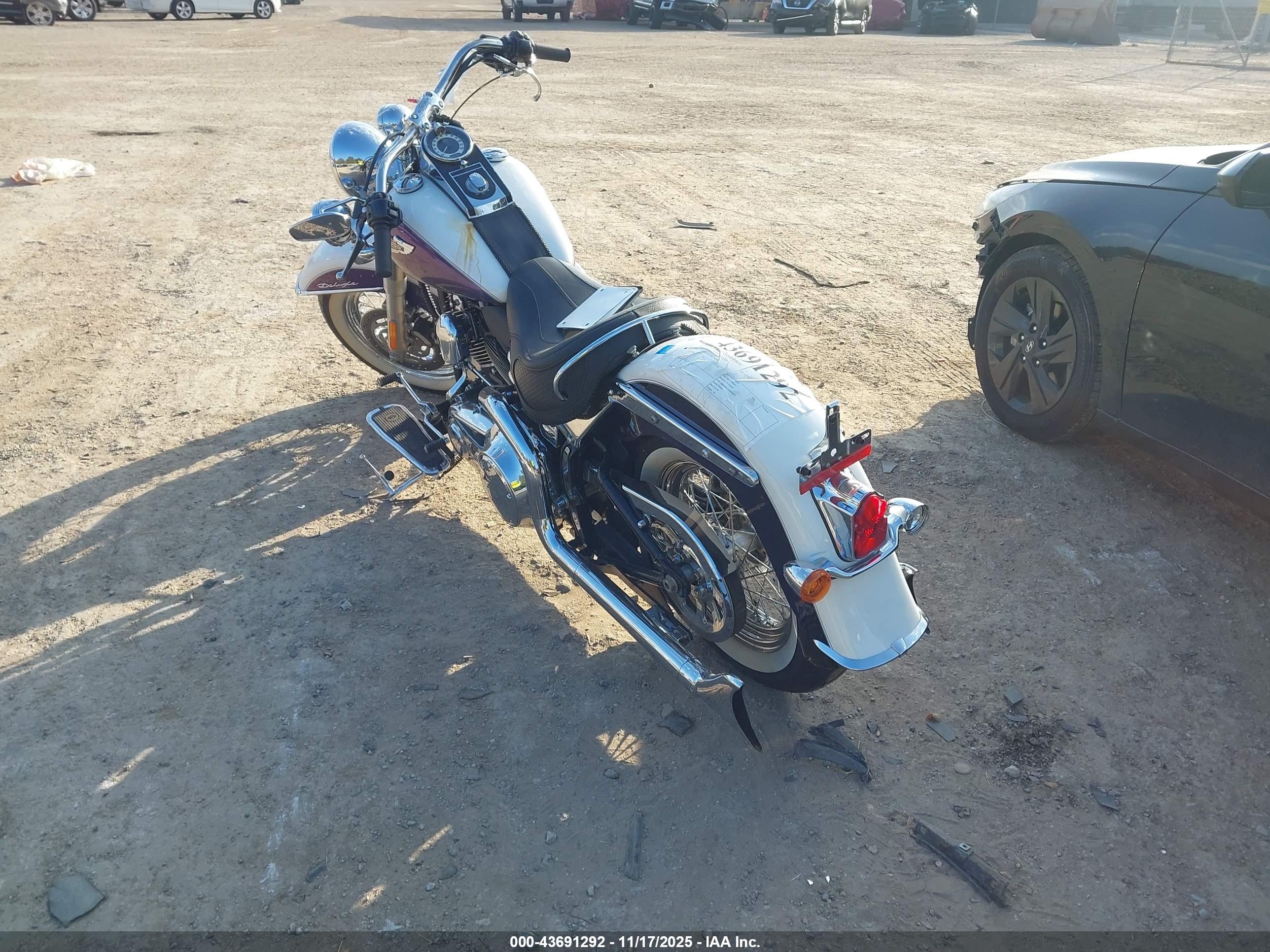 HARLEY-DAVIDSON FLSTN image 3