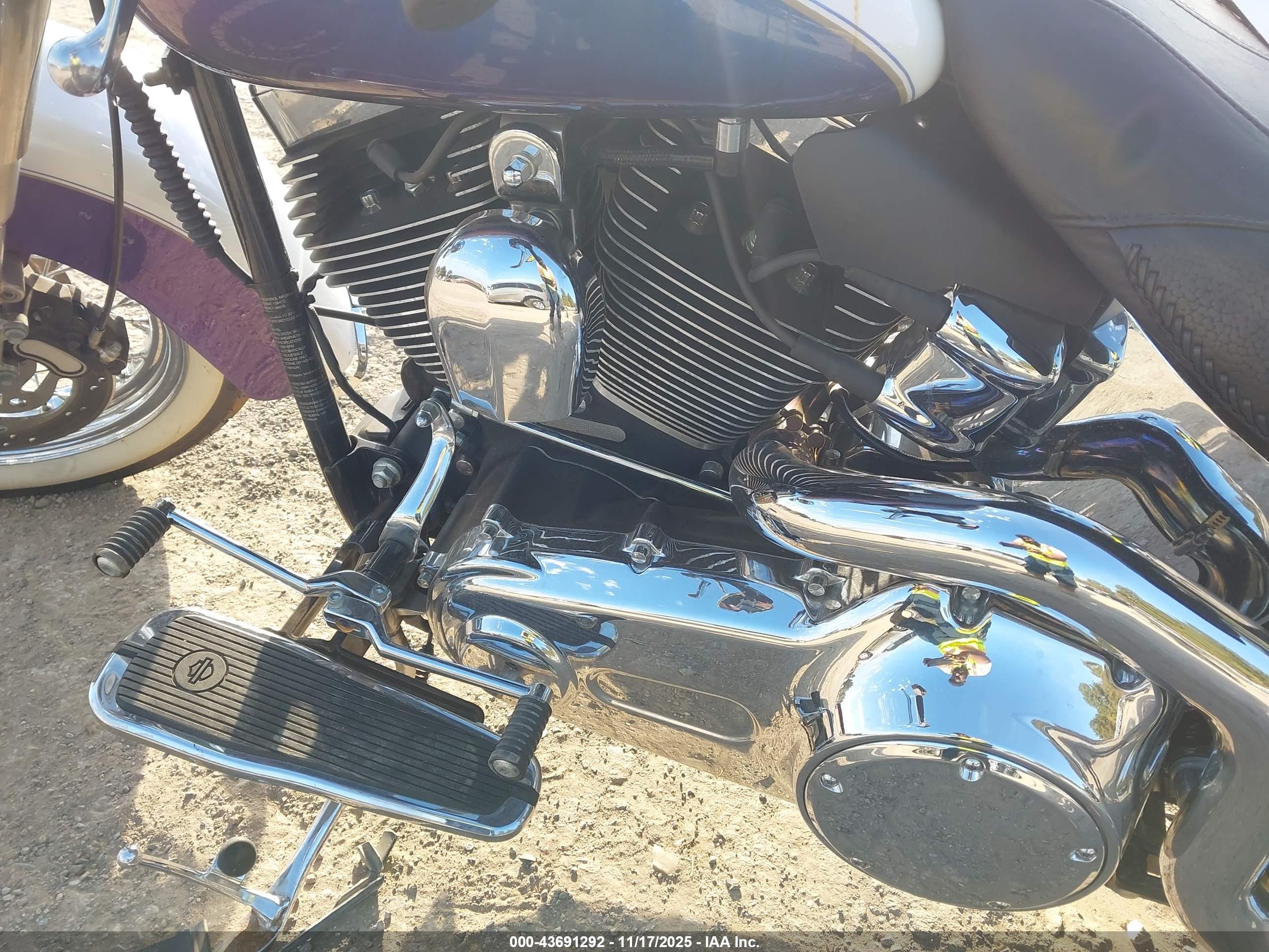 HARLEY-DAVIDSON FLSTN image 9