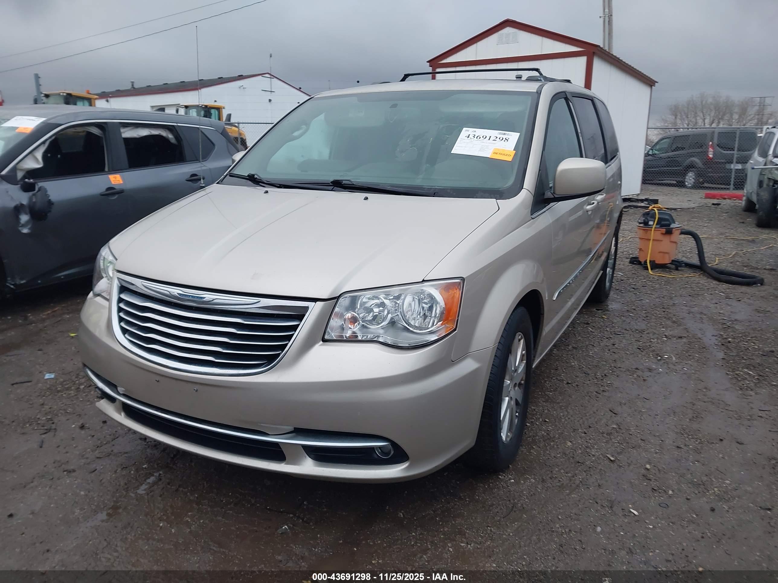 CHRYSLER TOWN image 2