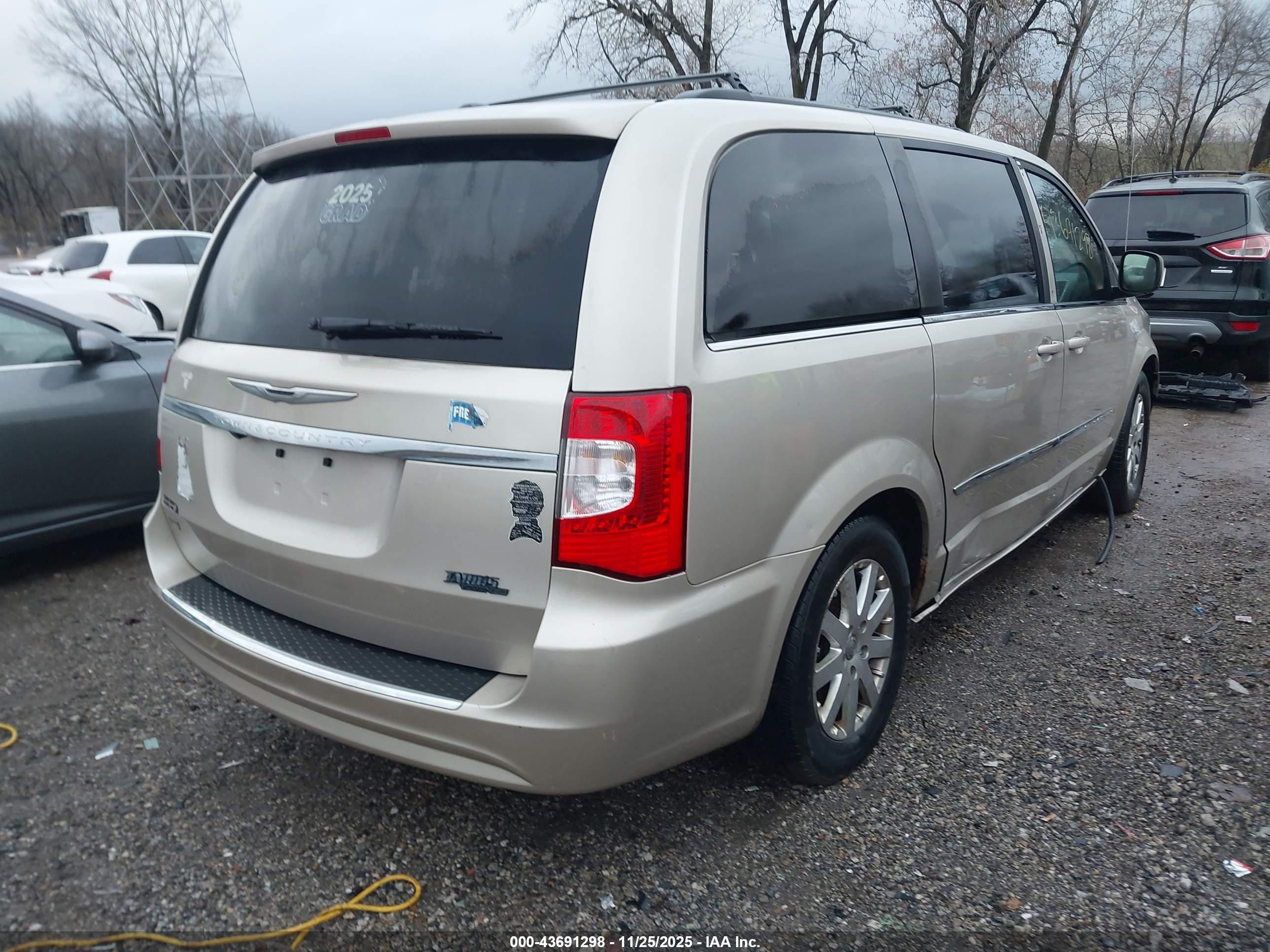 CHRYSLER TOWN image 4