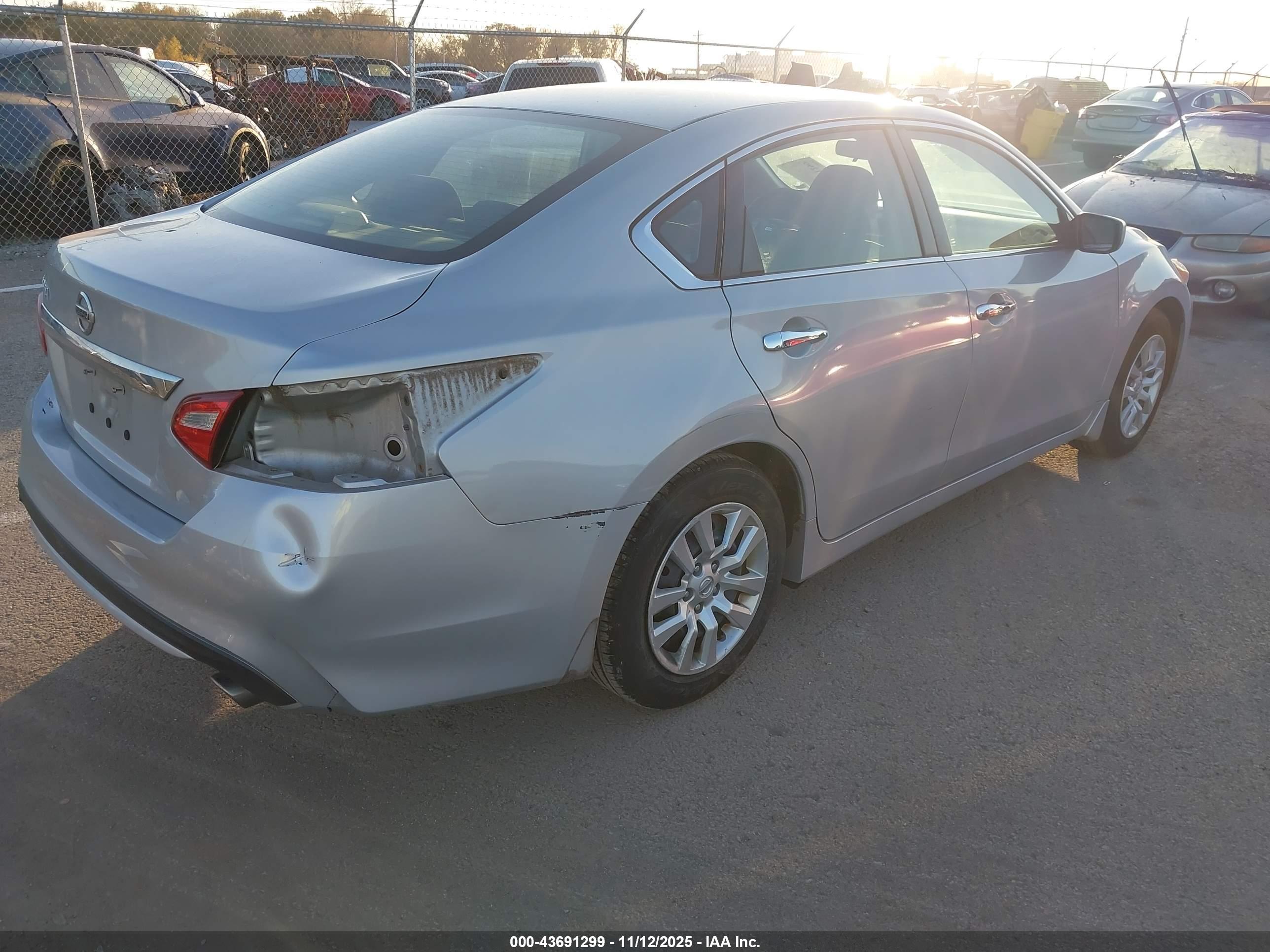 NISSAN ALTIMA image 4