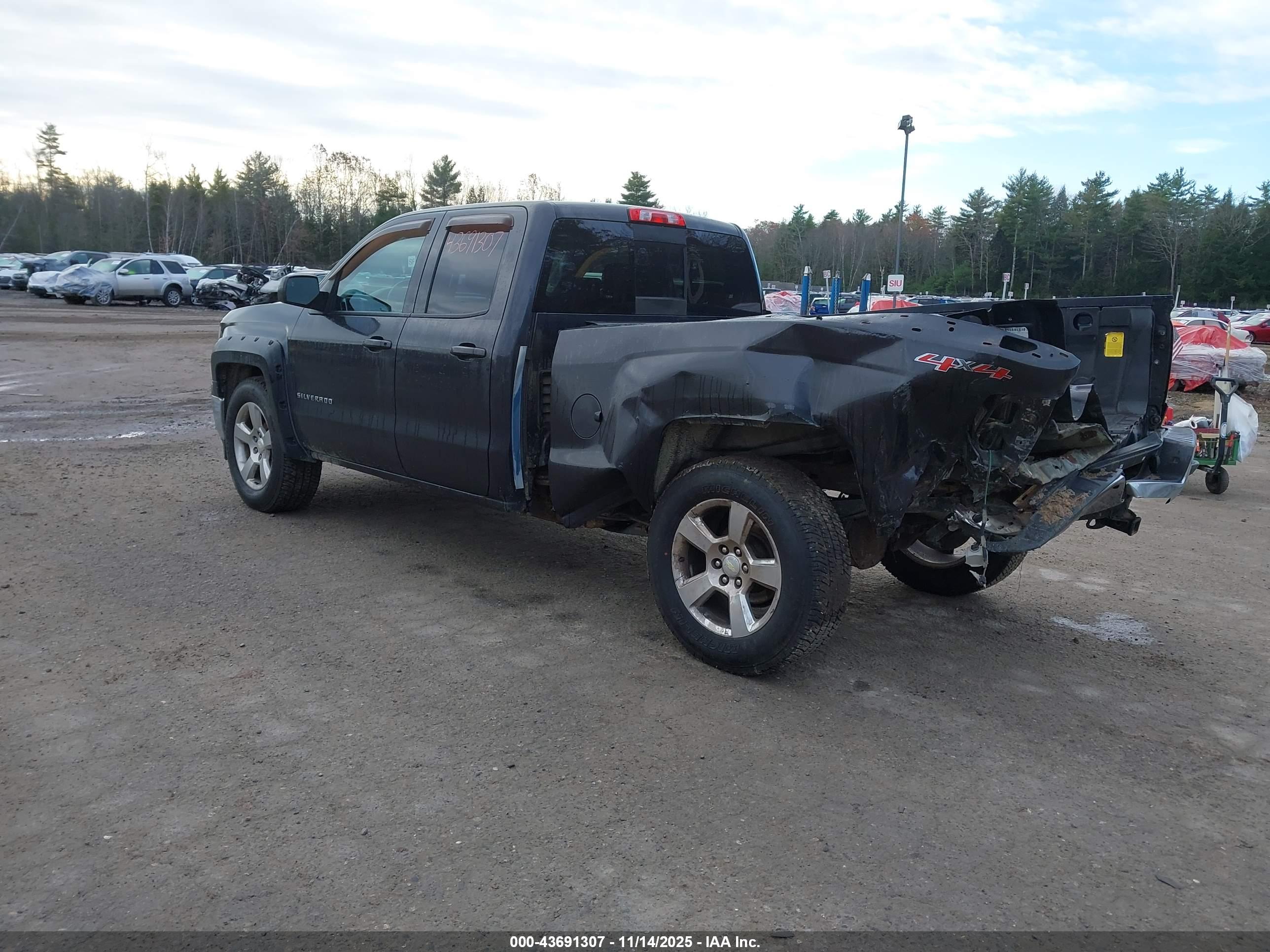CHEVROLET SILVERADO image 3