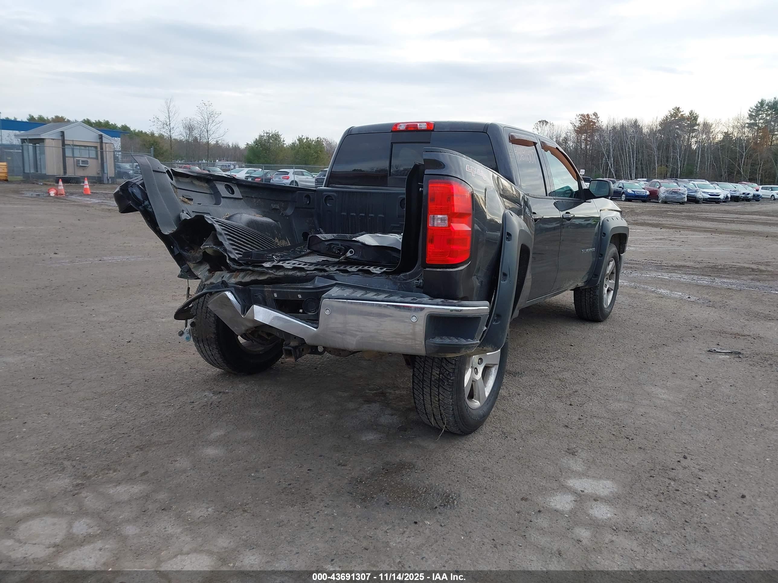 CHEVROLET SILVERADO image 4