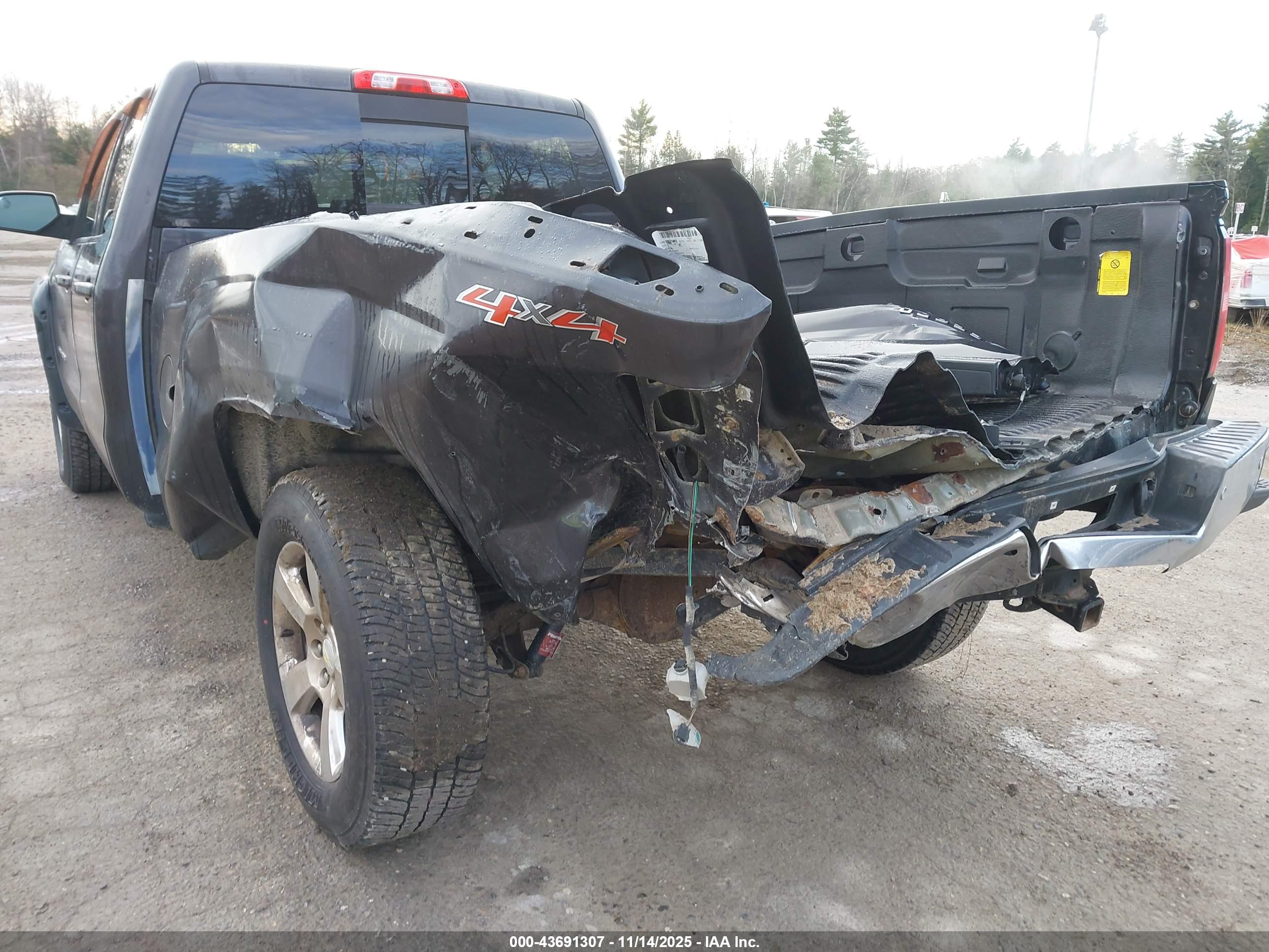 CHEVROLET SILVERADO image 6