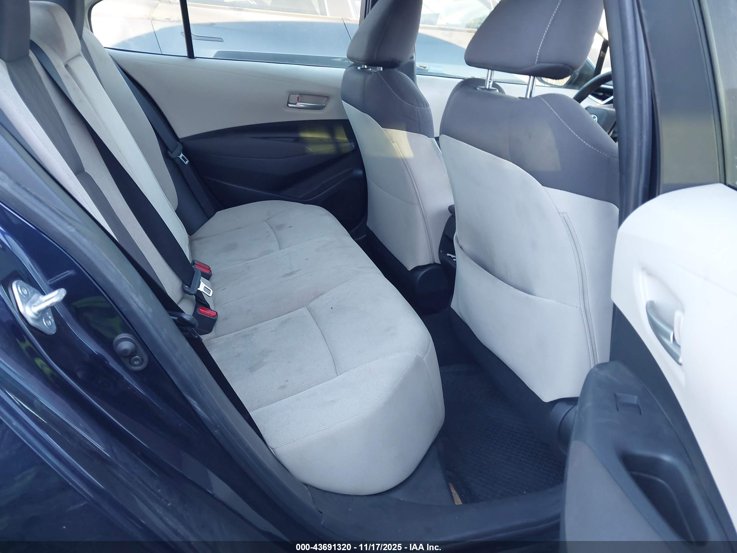 TOYOTA COROLLA image 8