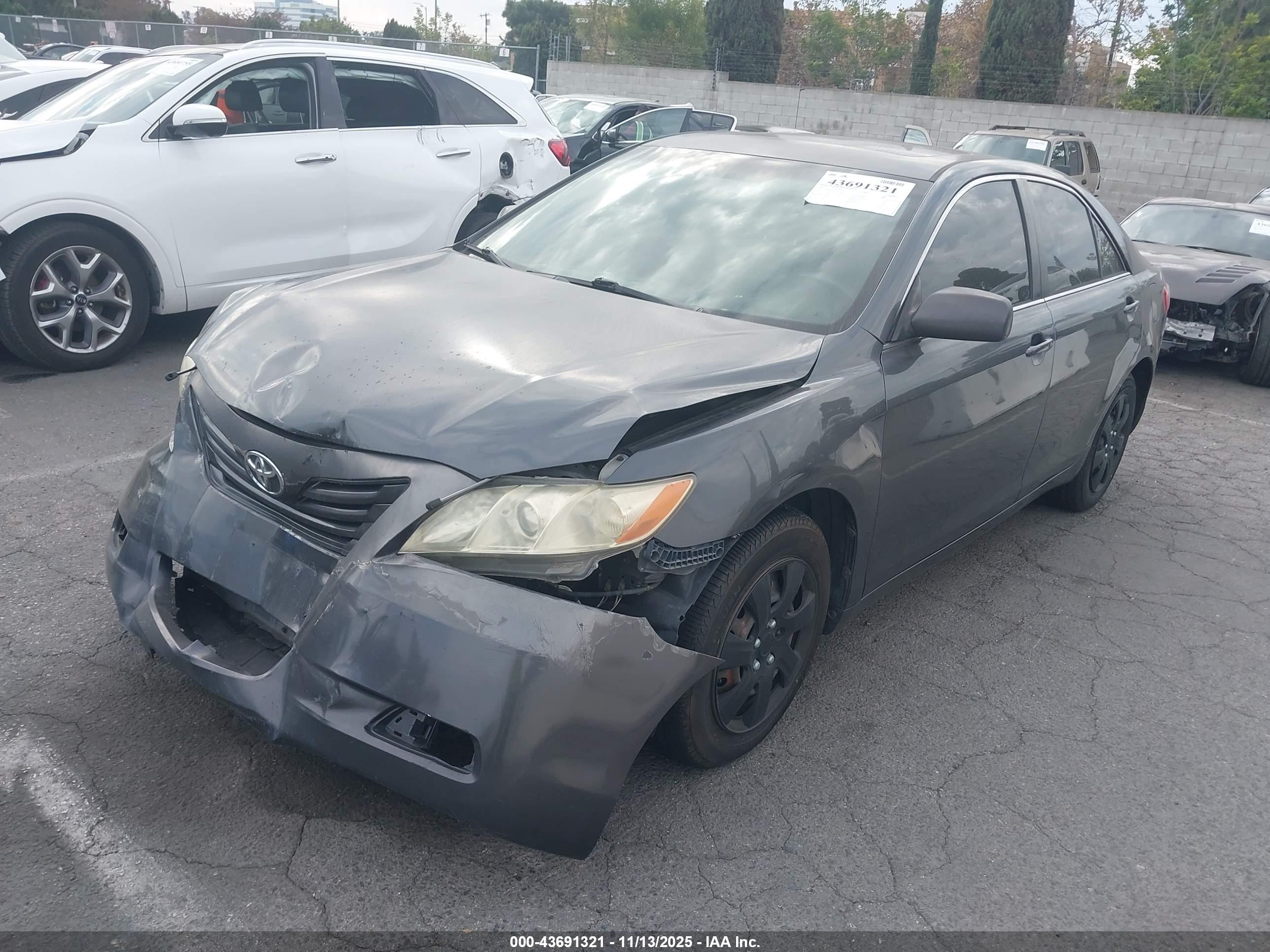 TOYOTA CAMRY image 2
