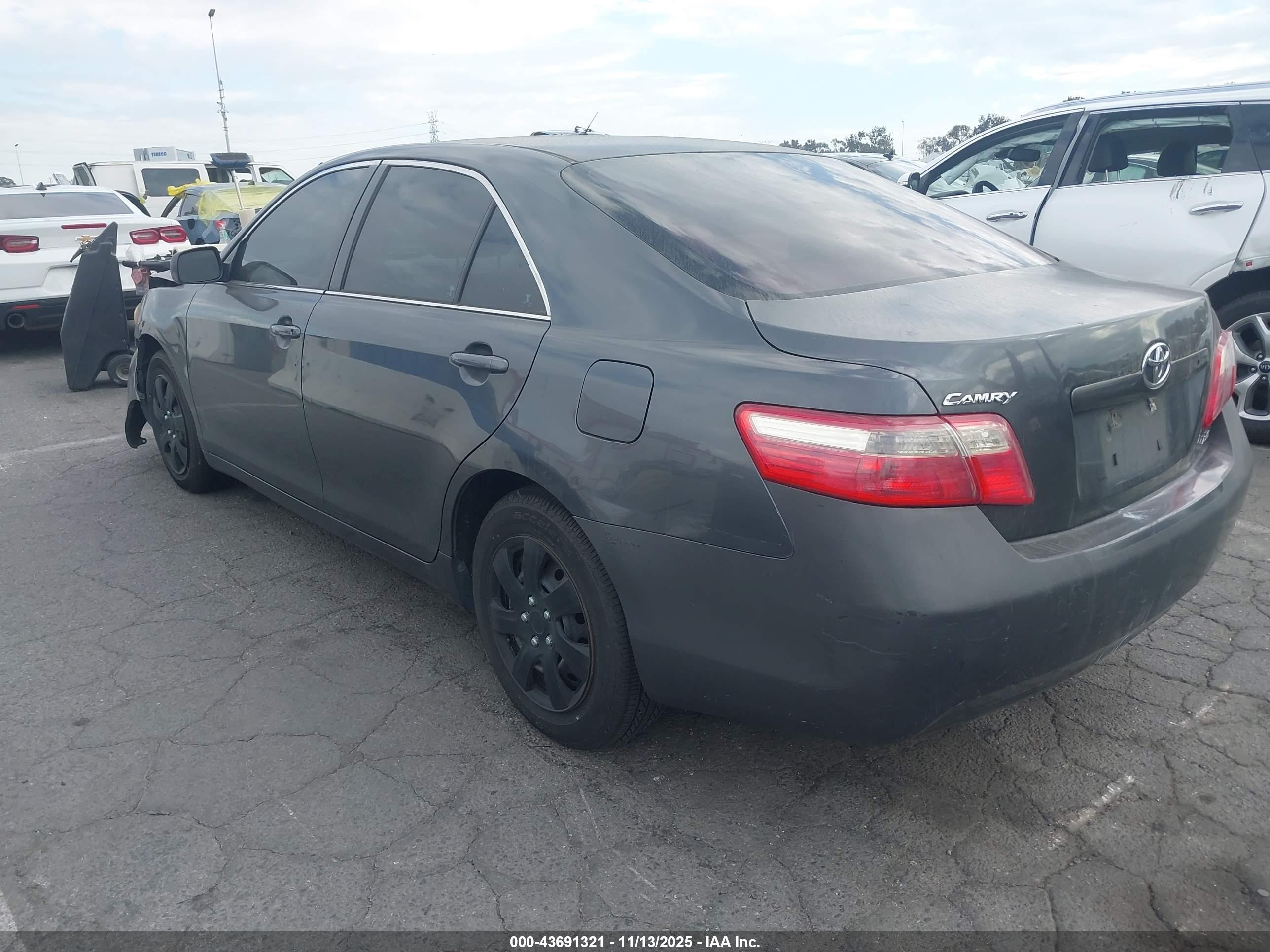 TOYOTA CAMRY image 3