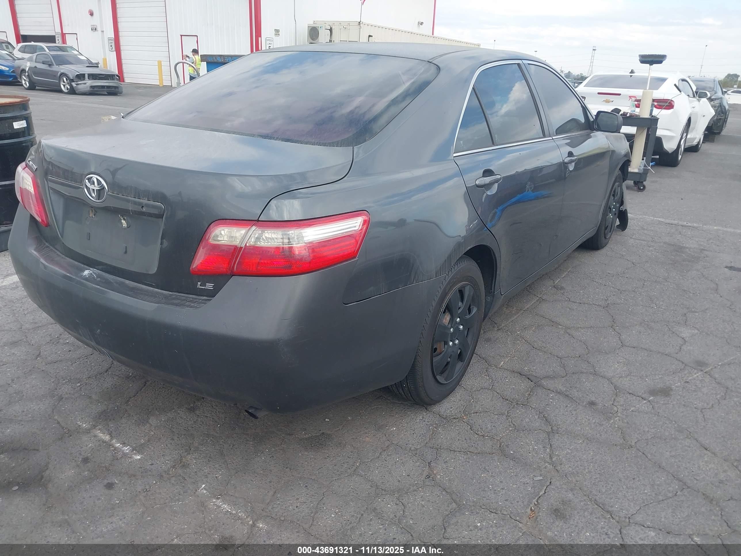 TOYOTA CAMRY image 4