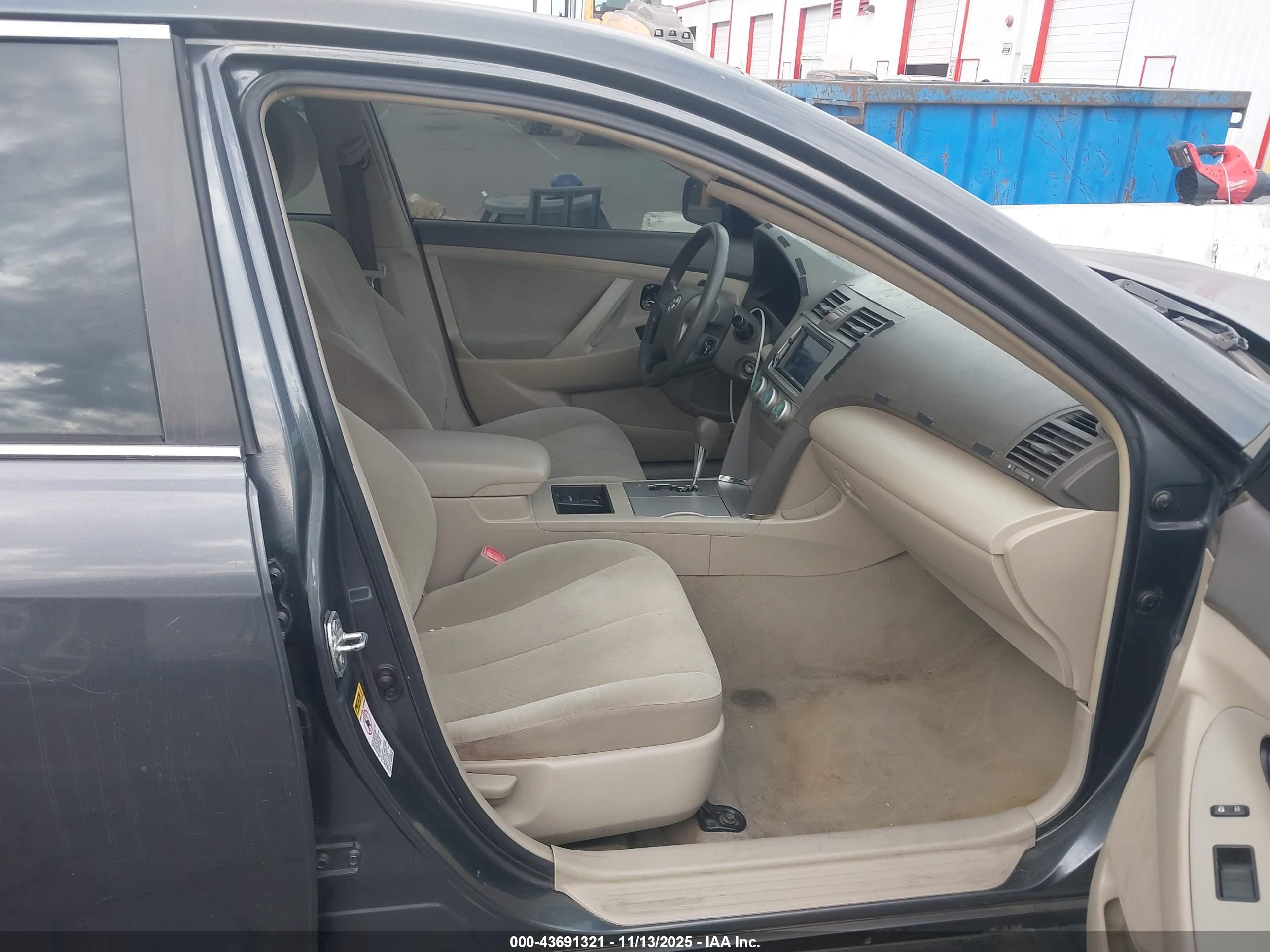 TOYOTA CAMRY image 5