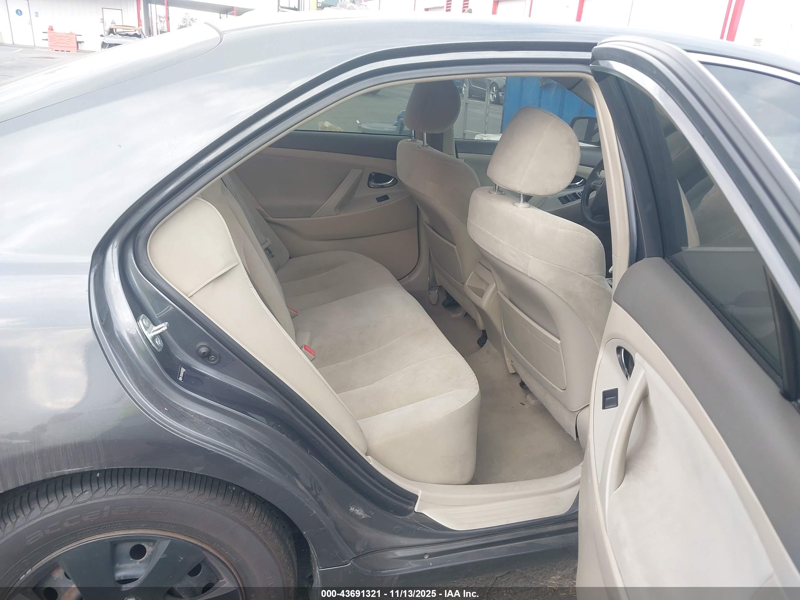 TOYOTA CAMRY image 8