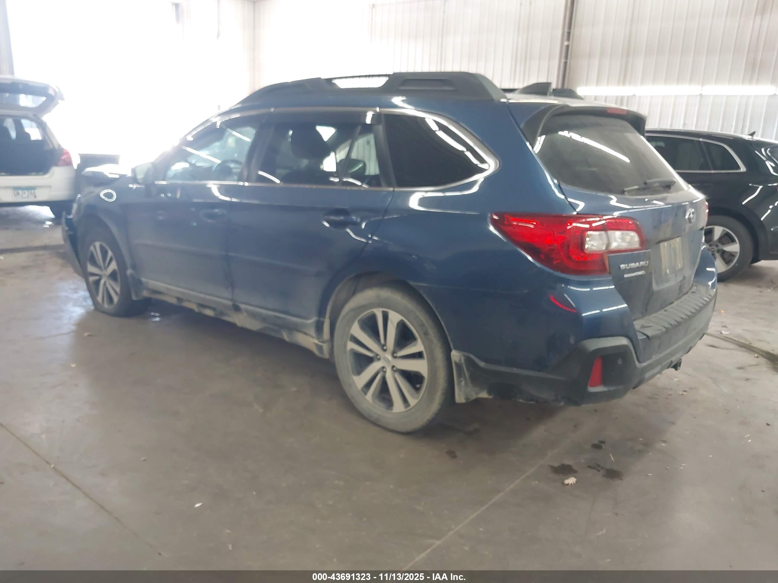 SUBARU OUTBACK image 3