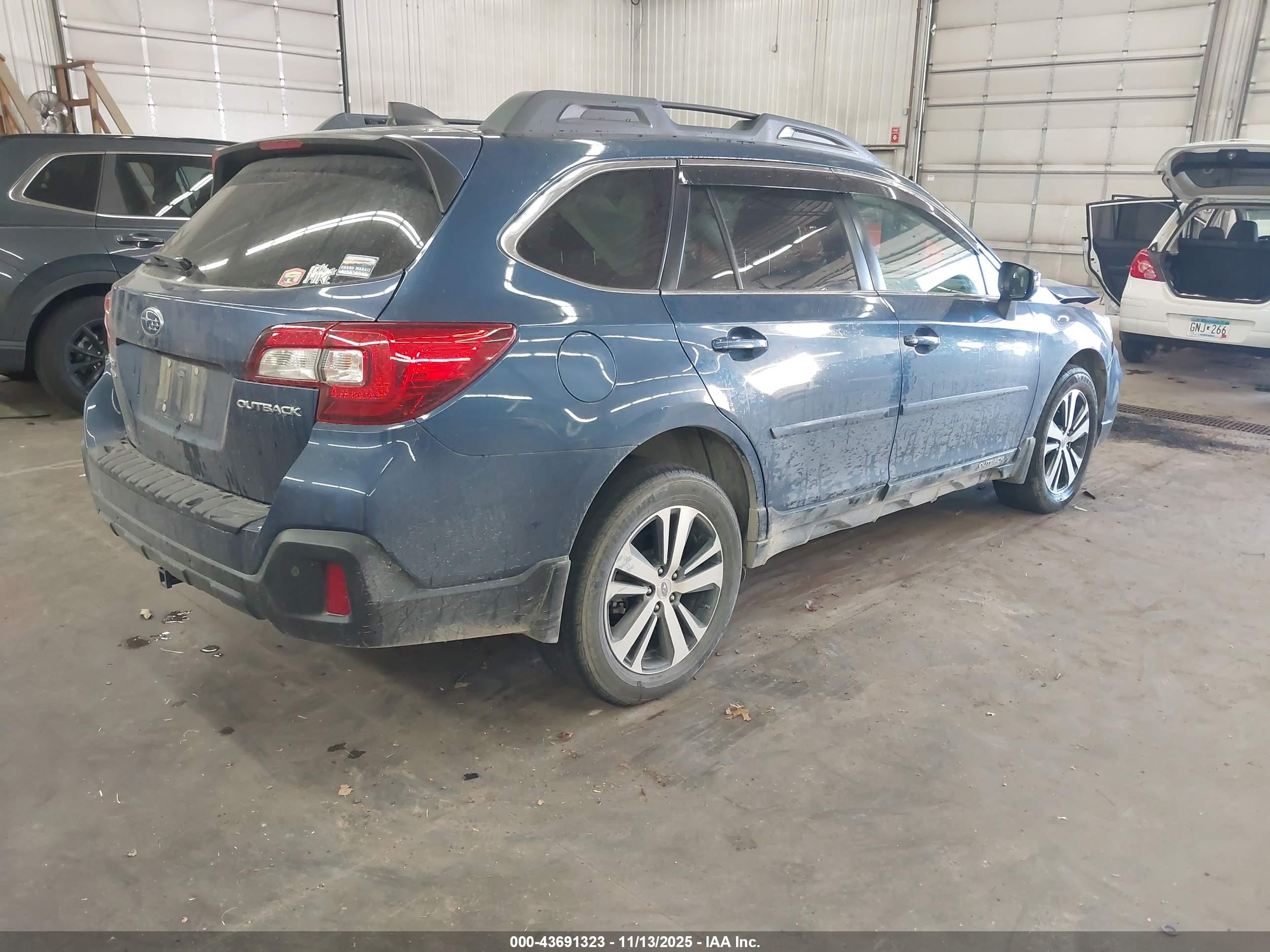 SUBARU OUTBACK image 4