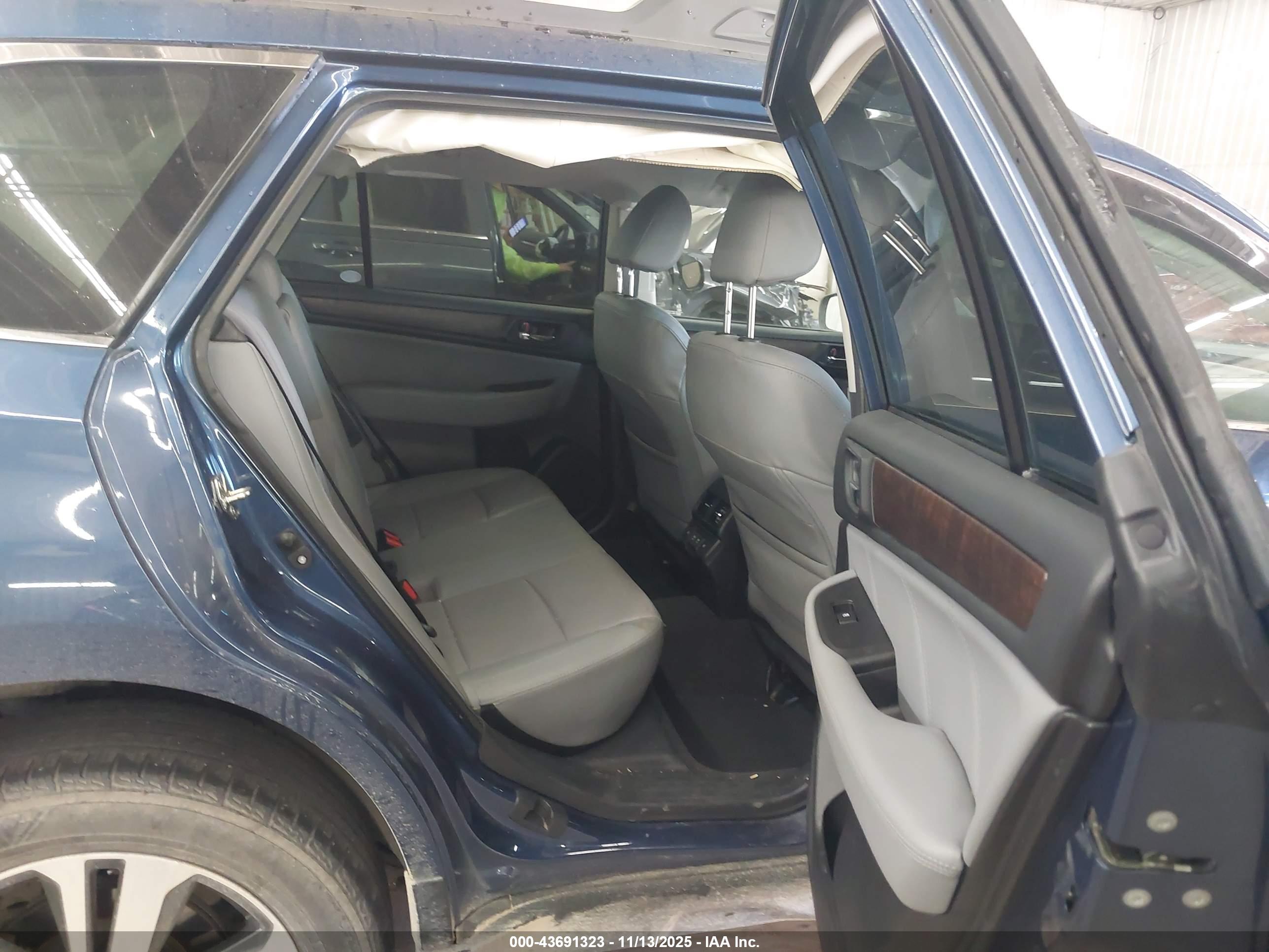 SUBARU OUTBACK image 8