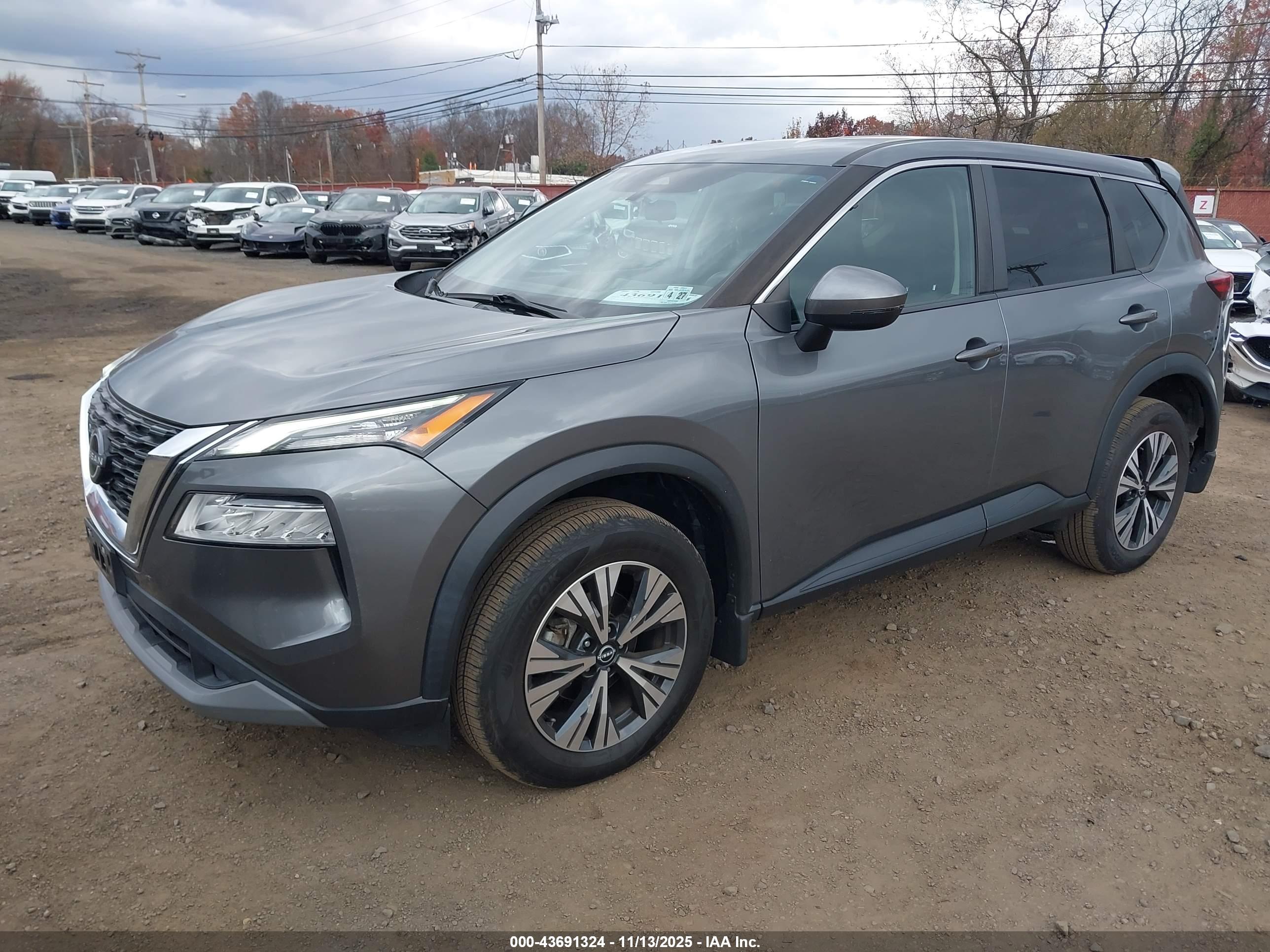 NISSAN ROGUE image 2