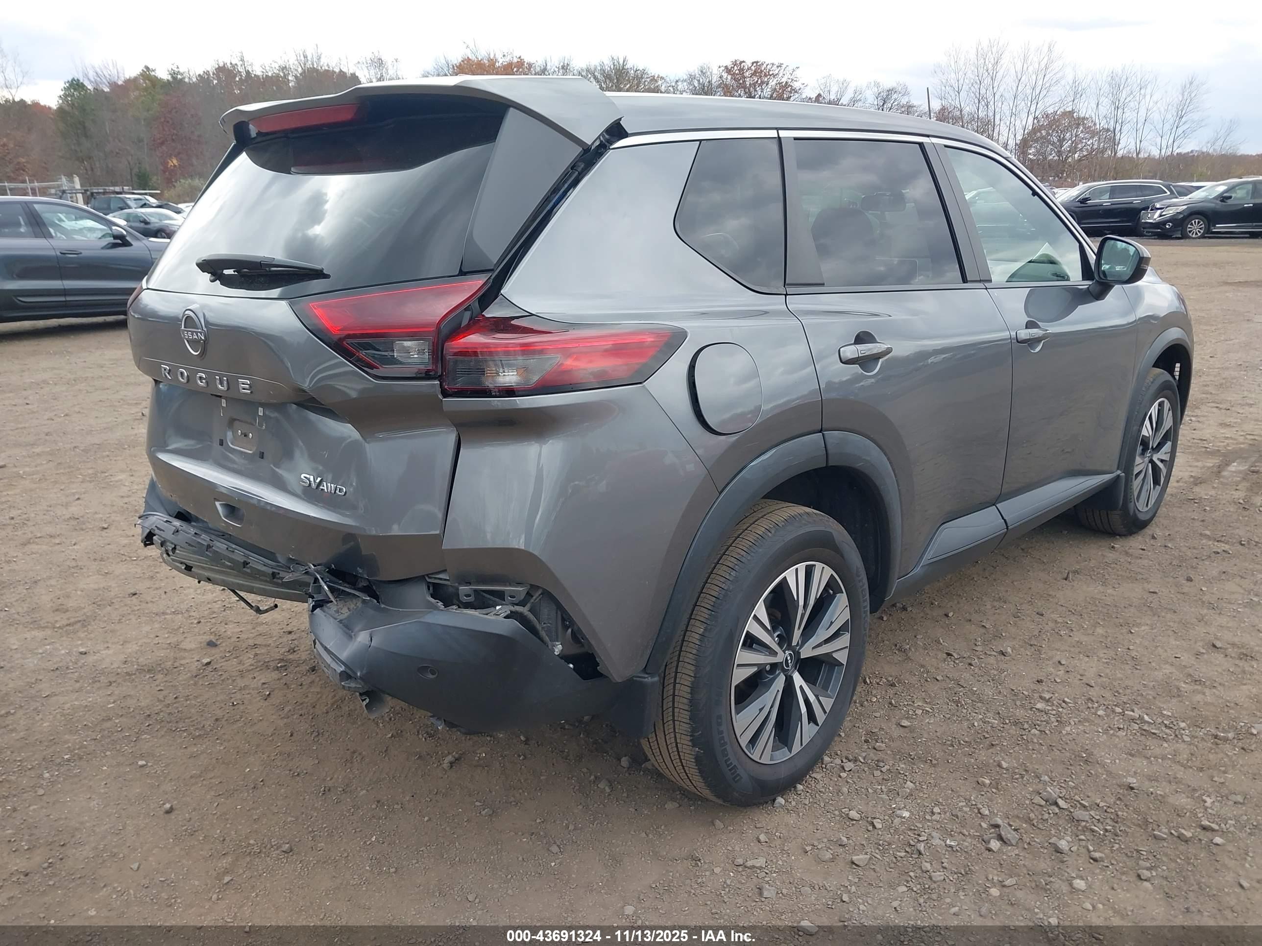 NISSAN ROGUE image 4