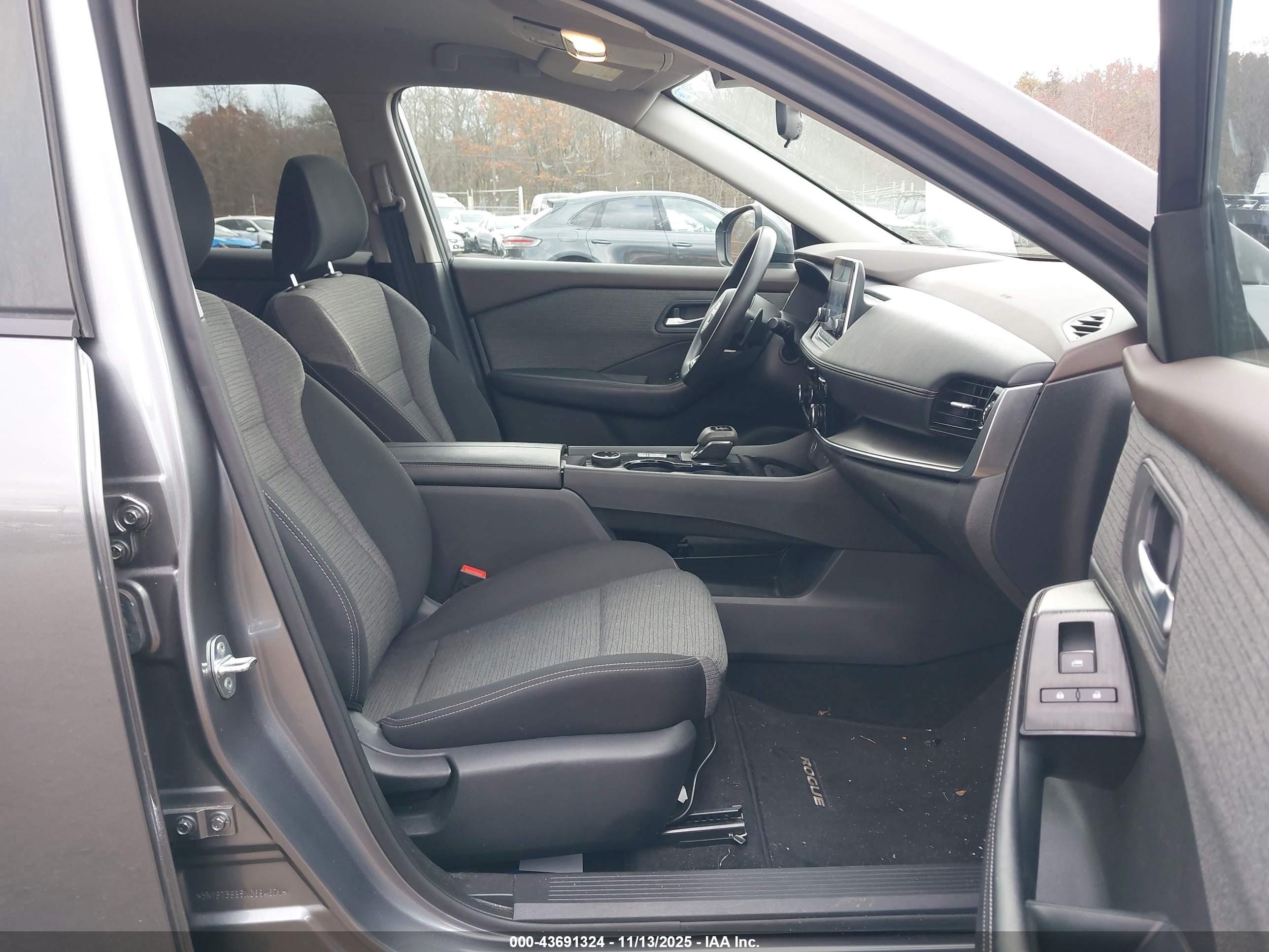 NISSAN ROGUE image 5