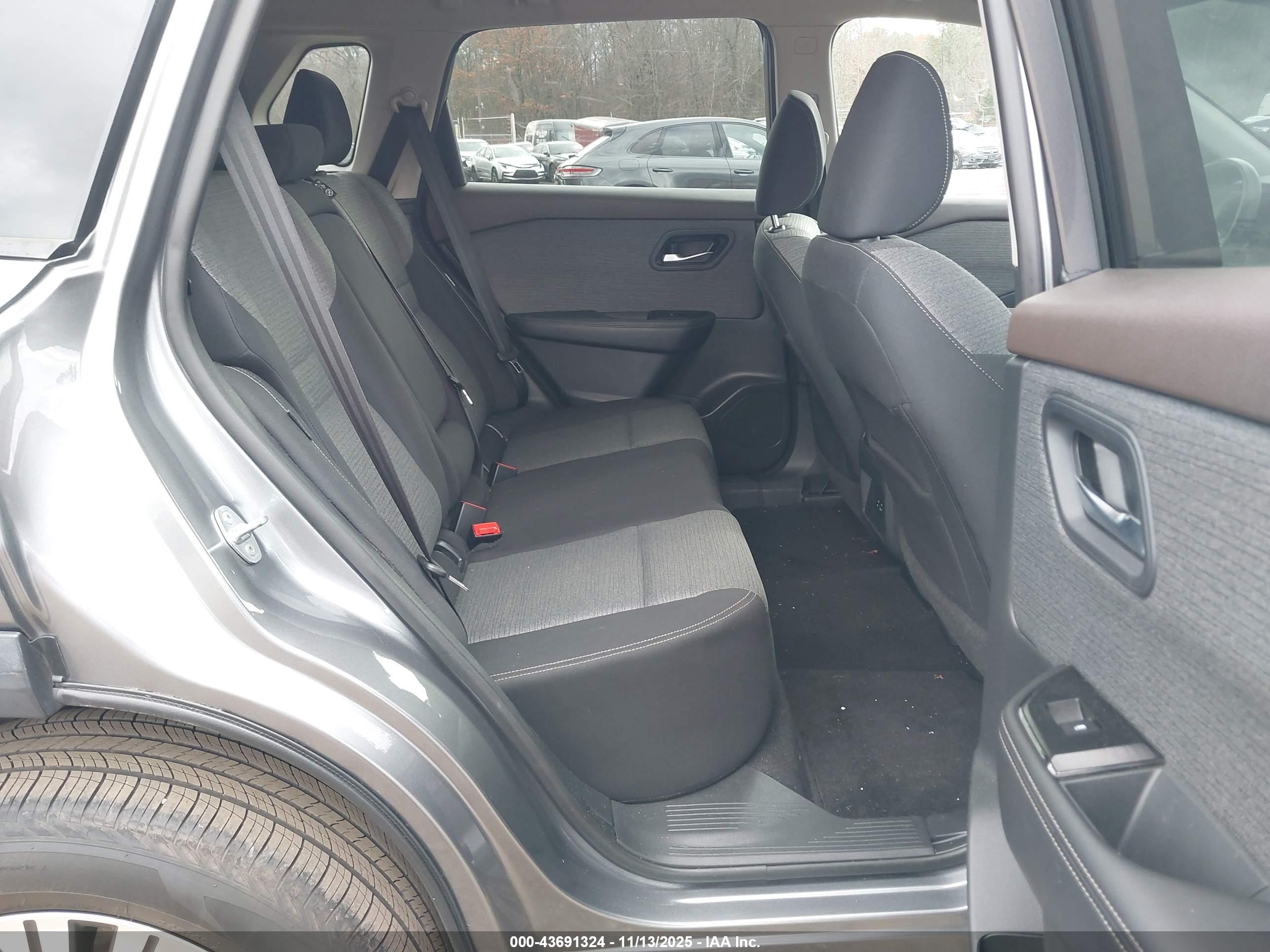 NISSAN ROGUE image 8